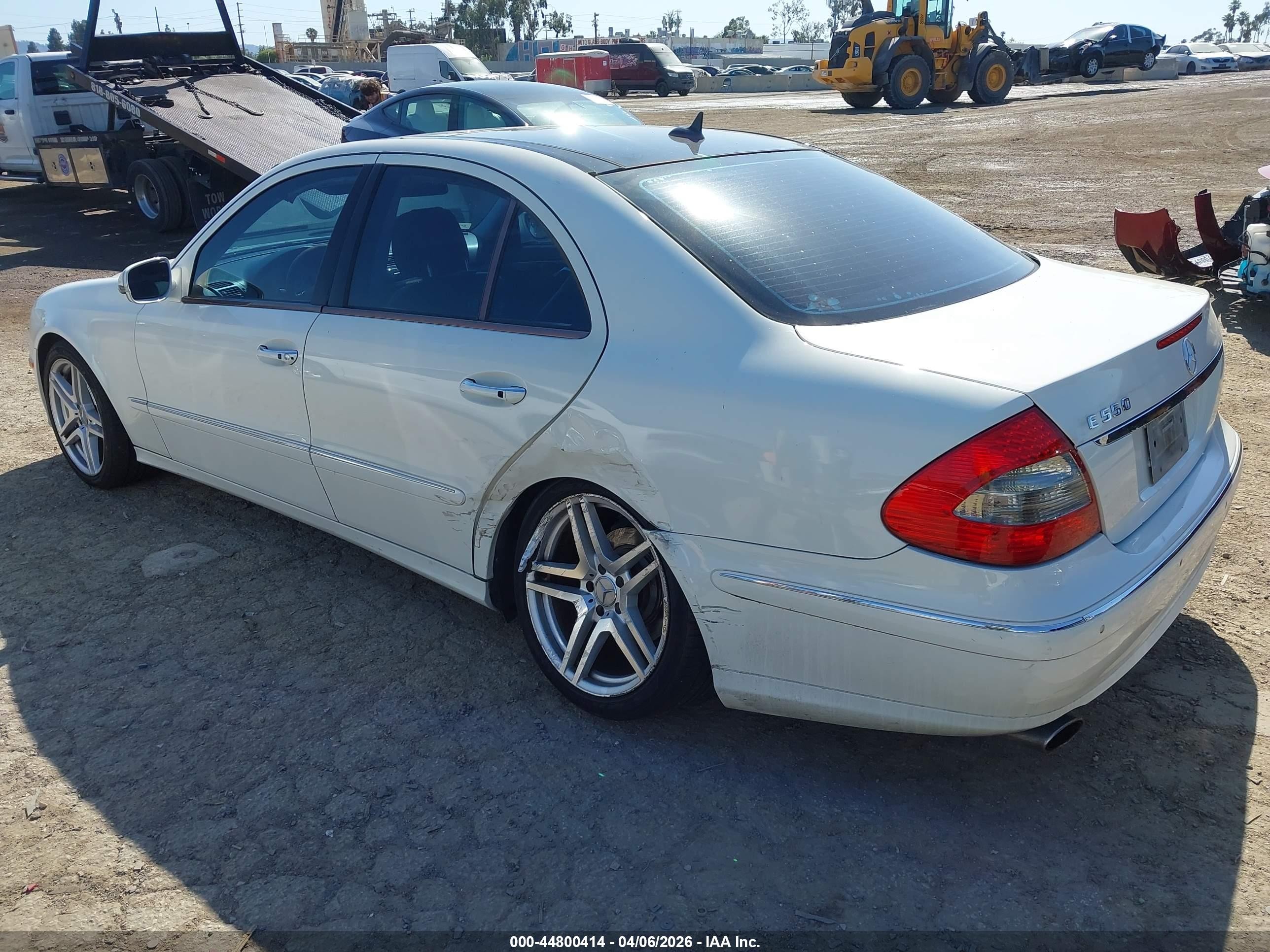 2007 Mercedes-benz E 550   White vin: WDBUF72X47B098966