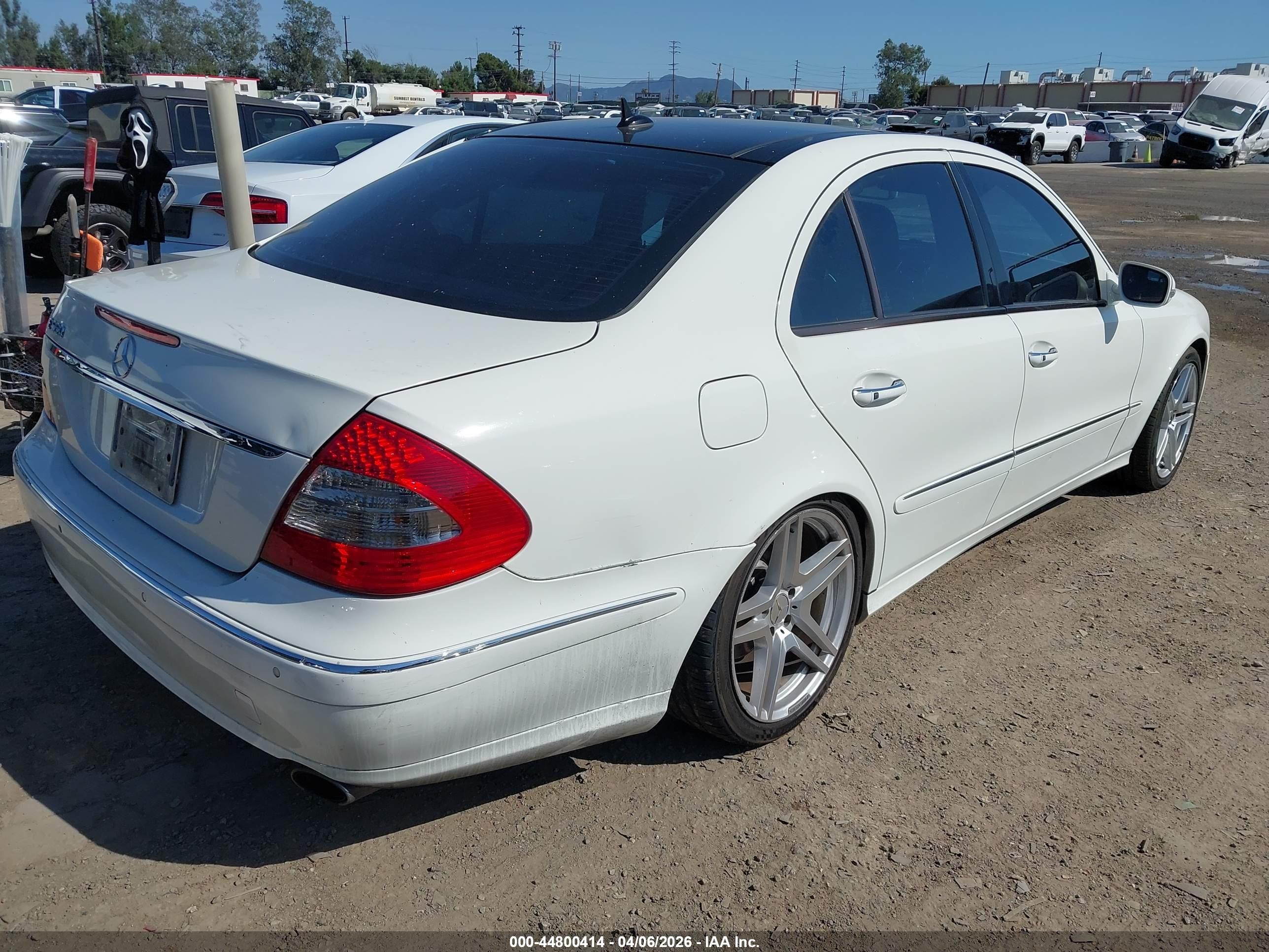 2007 Mercedes-benz E 550   White vin: WDBUF72X47B098966