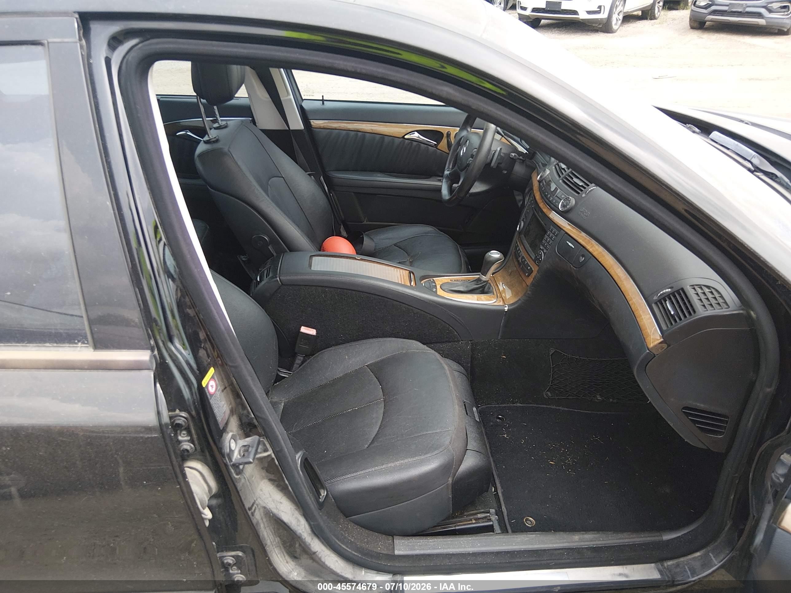 2009 Mercedes-benz E 550   Black vin: WDBUF72X69B370730