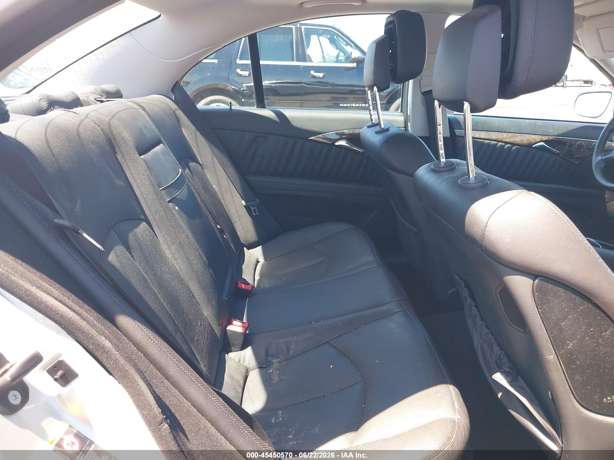 2008 Mercedes-benz E 550   Silver vin: WDBUF72X78B217403