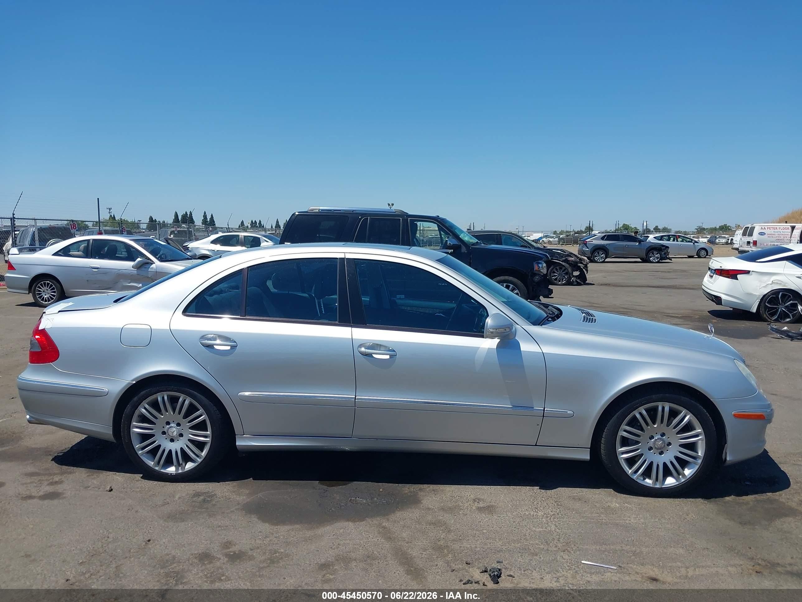 2008 Mercedes-benz E 550   Silver vin: WDBUF72X78B217403