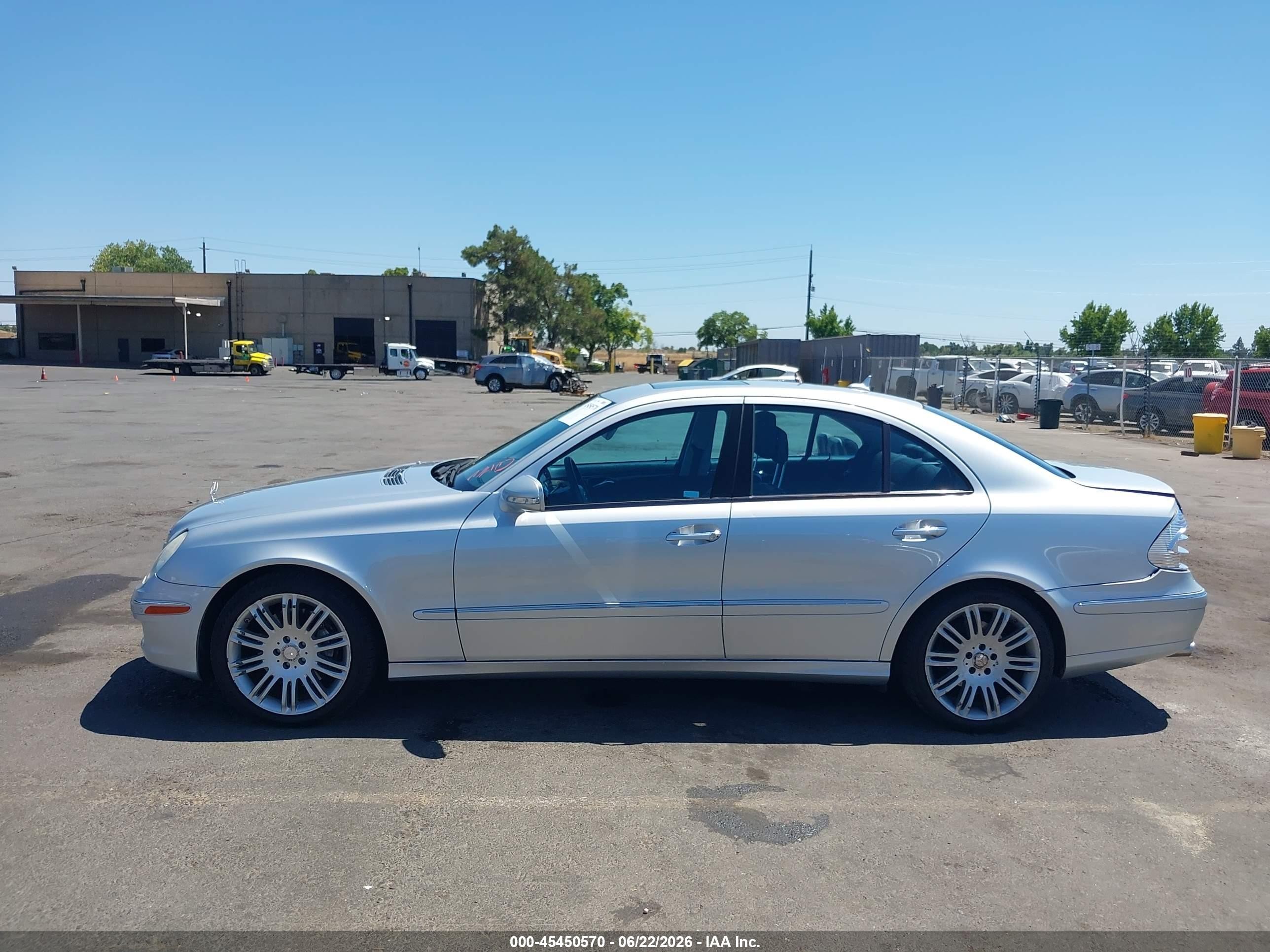 2008 Mercedes-benz E 550   Silver vin: WDBUF72X78B217403