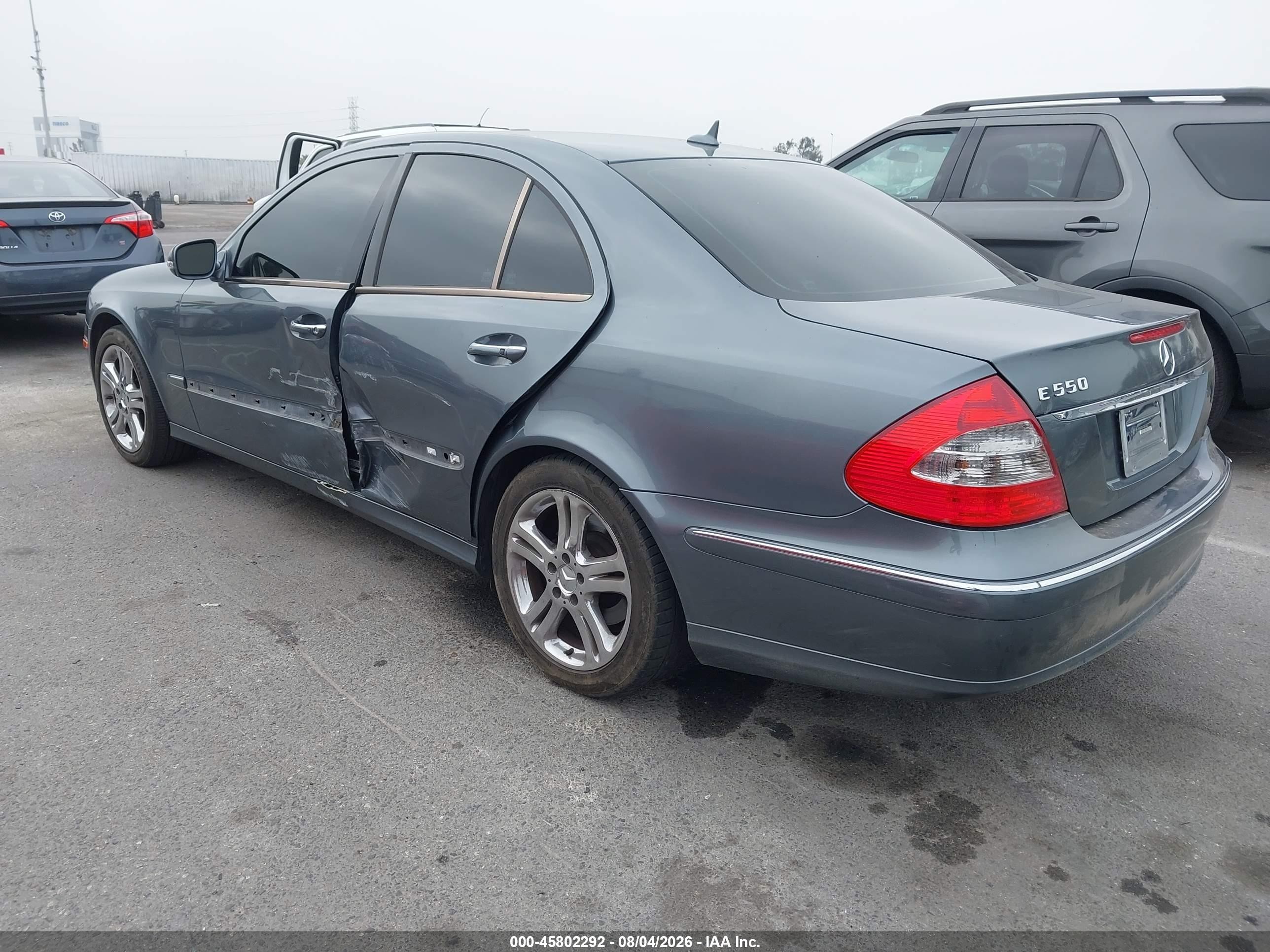 2007 Mercedes-benz E 550   Blue vin: WDBUF72X97B018920