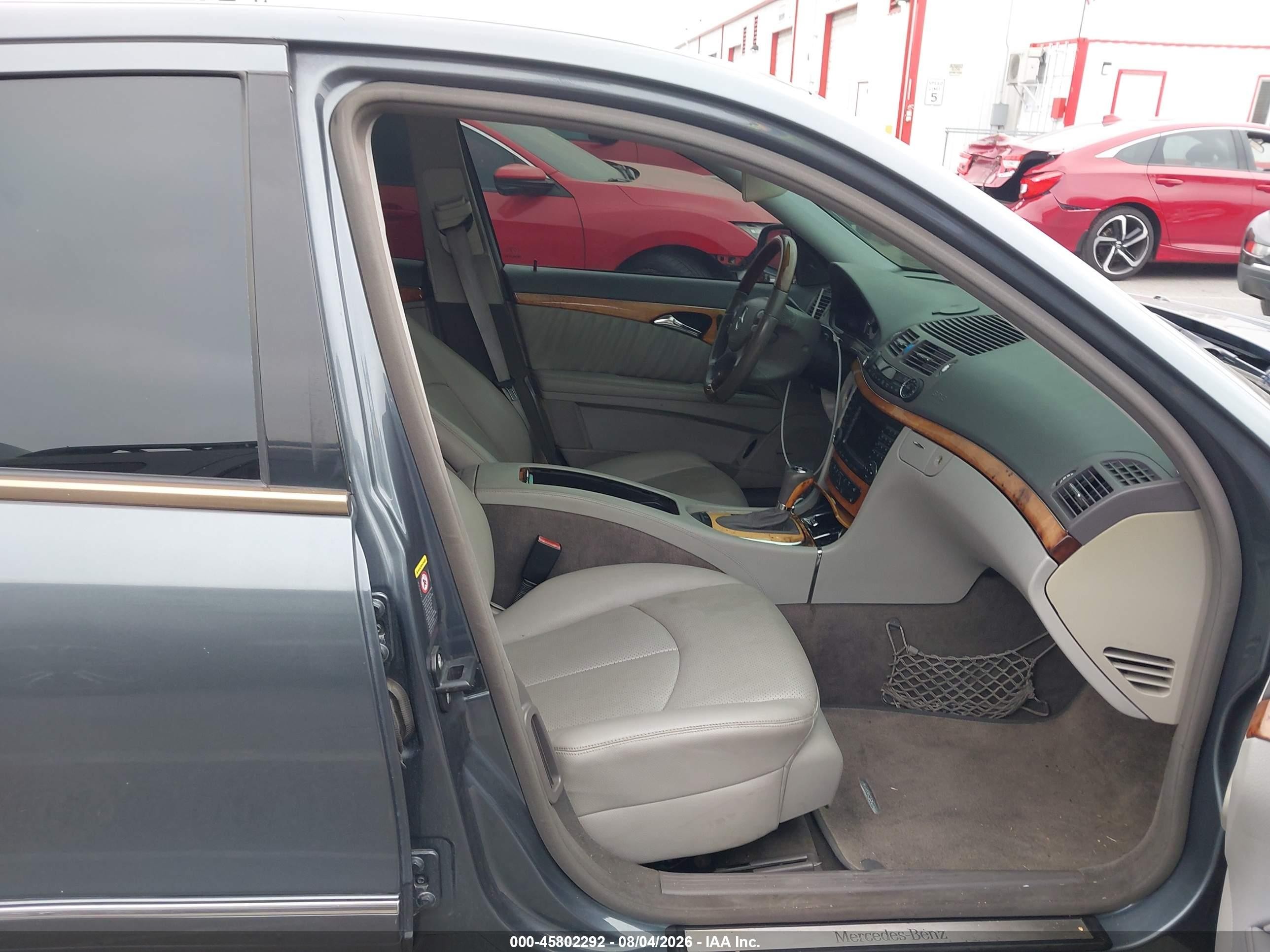 2007 Mercedes-benz E 550   Blue vin: WDBUF72X97B018920