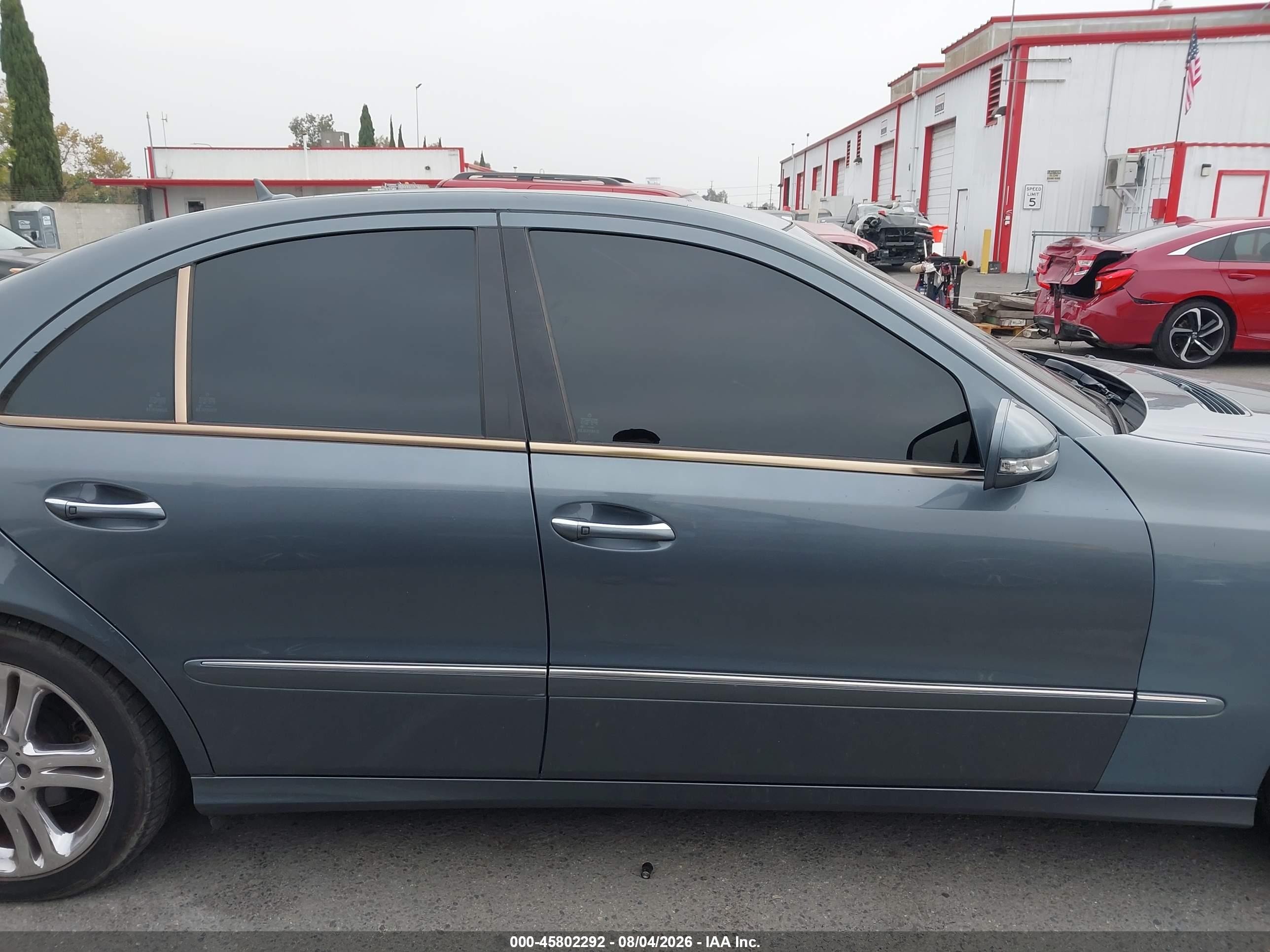 2007 Mercedes-benz E 550   Blue vin: WDBUF72X97B018920