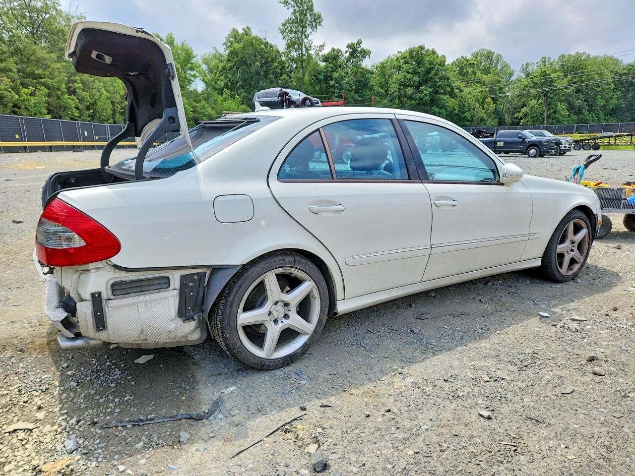 2009 Mercedes-benz E 350 4matic White vin: WDBUF87X29B385854