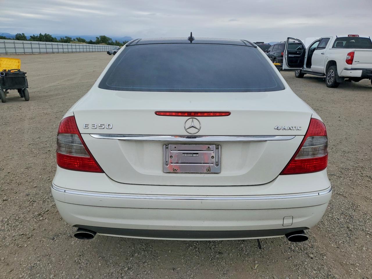 2009 Mercedes-benz E 350 4matic White vin: WDBUF87X49B391395