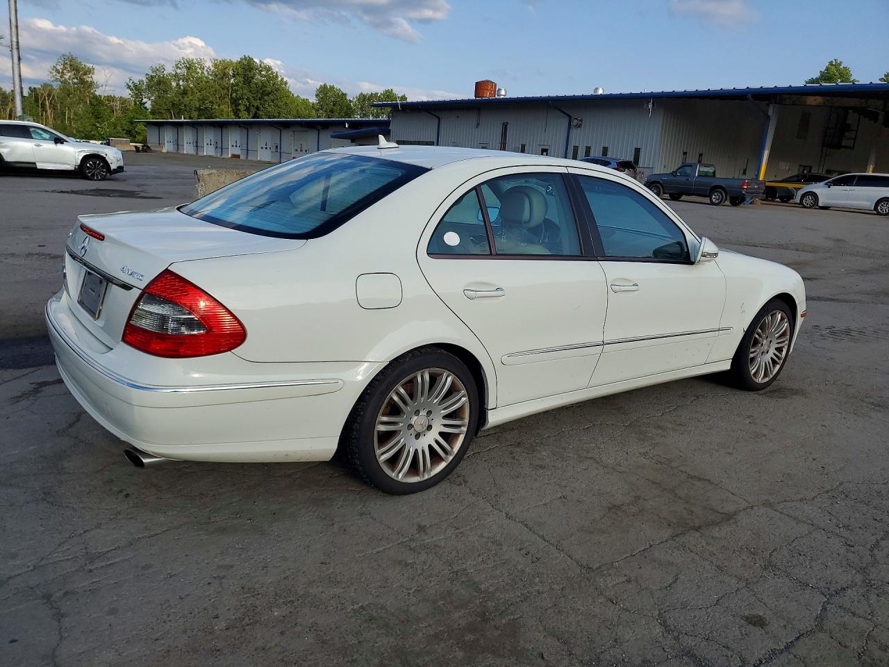 2008 Mercedes-benz E 350 4matic White vin: WDBUF87X68B292415