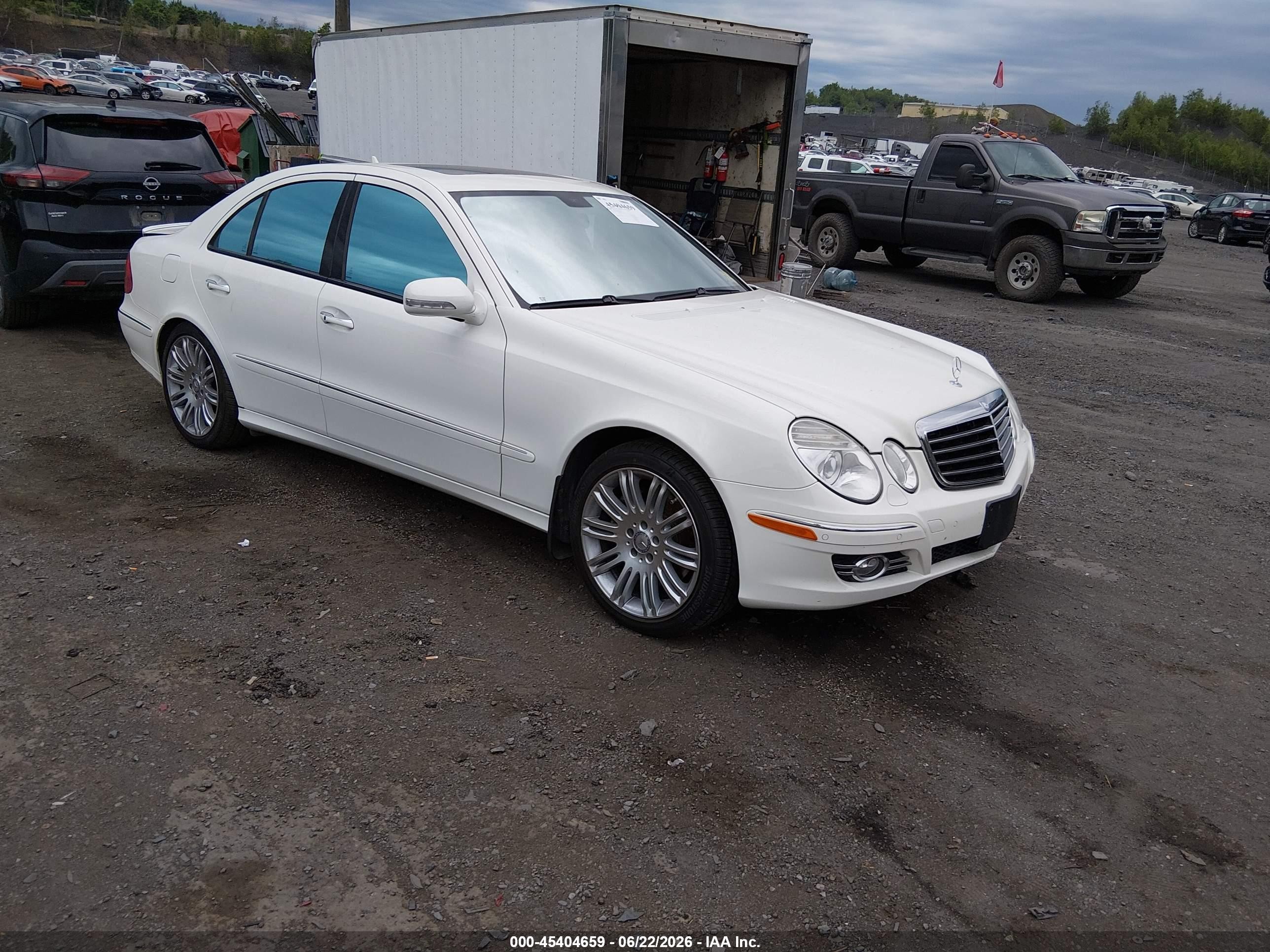 2008 Mercedes-benz E 550 4matic White vin: WDBUF90XX8B337467