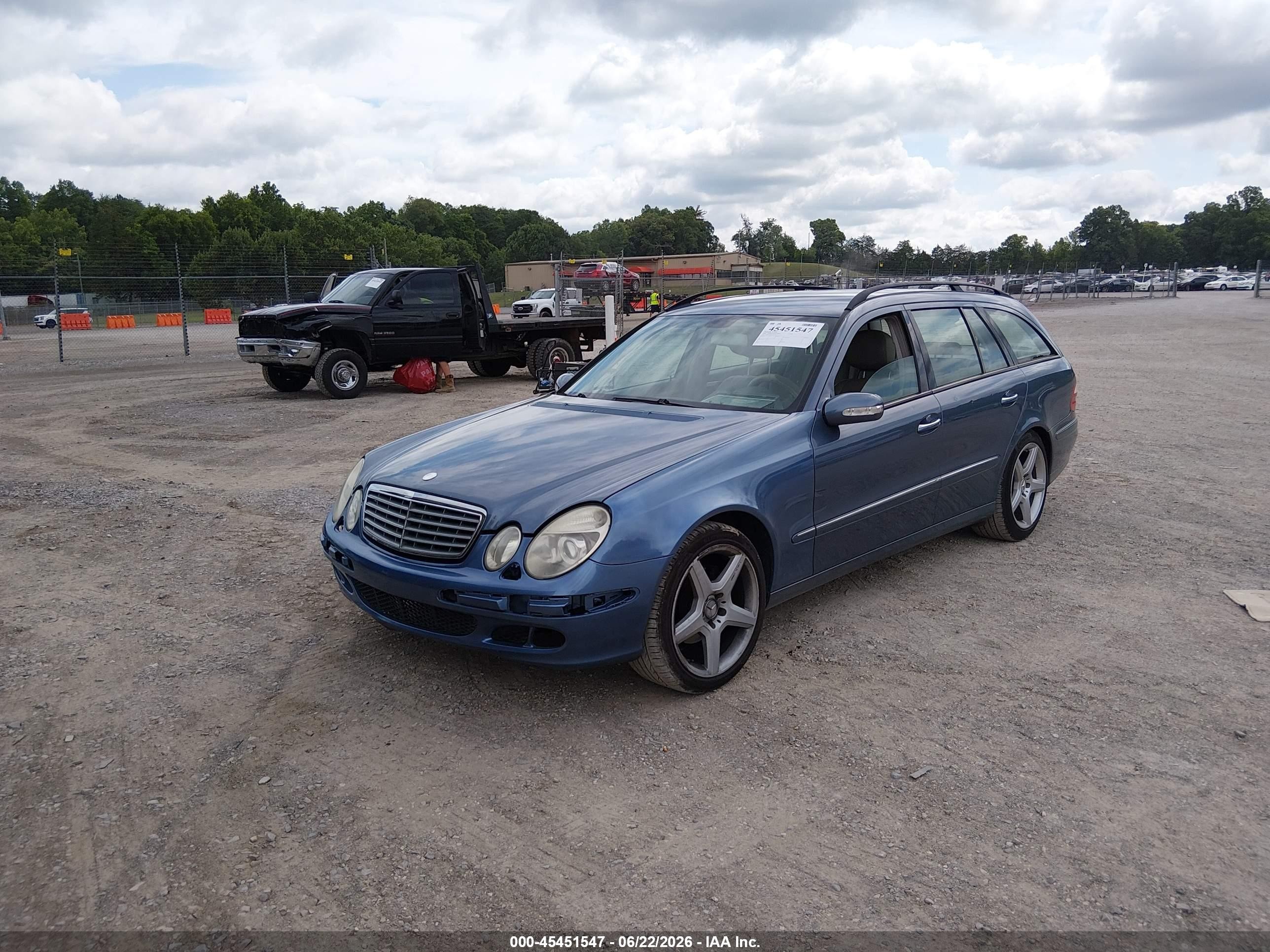 2006 Mercedes-benz E 350   Blue vin: WDBUH56J46A953707