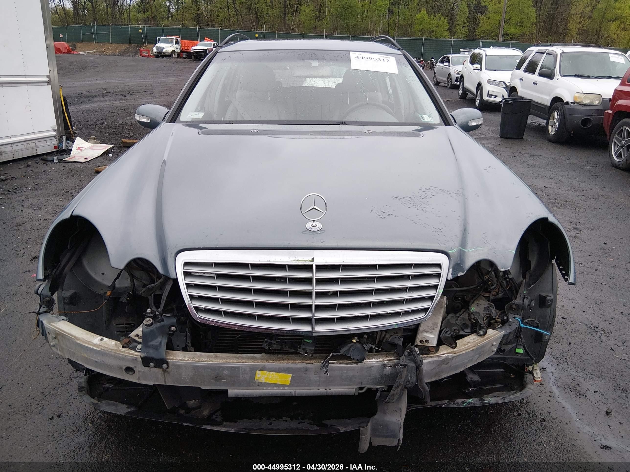 2005 Mercedes-benz E 320   Blue vin: WDBUH65J05A635072