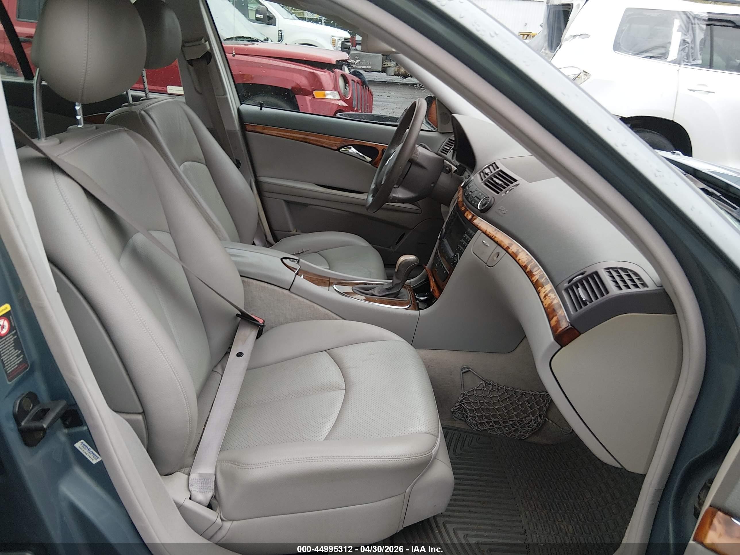 2005 Mercedes-benz E 320   Blue vin: WDBUH65J05A635072