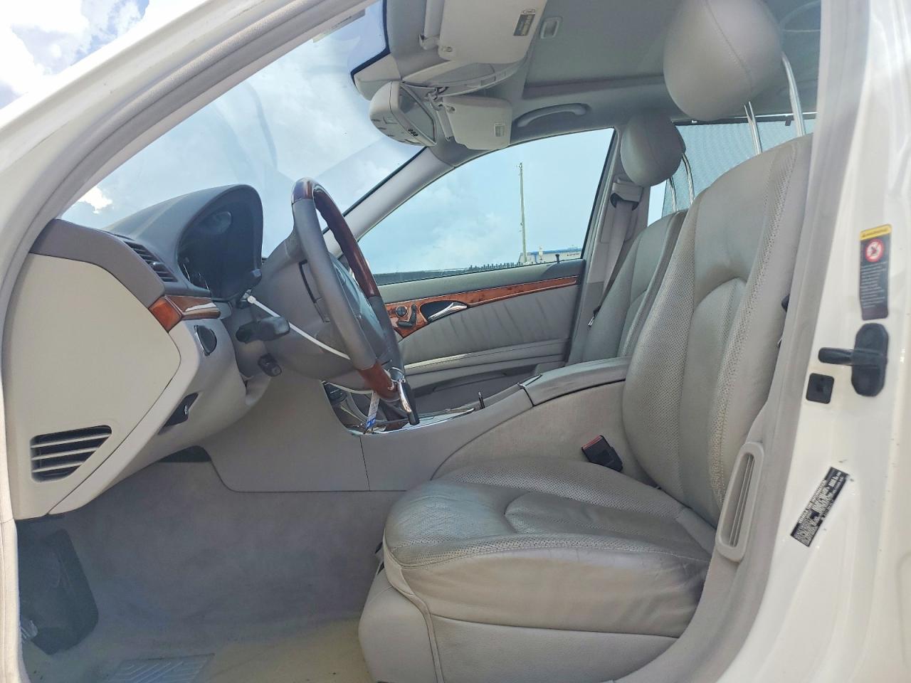 2004 Mercedes-benz E 320 White vin: WDBUH65J14A544780