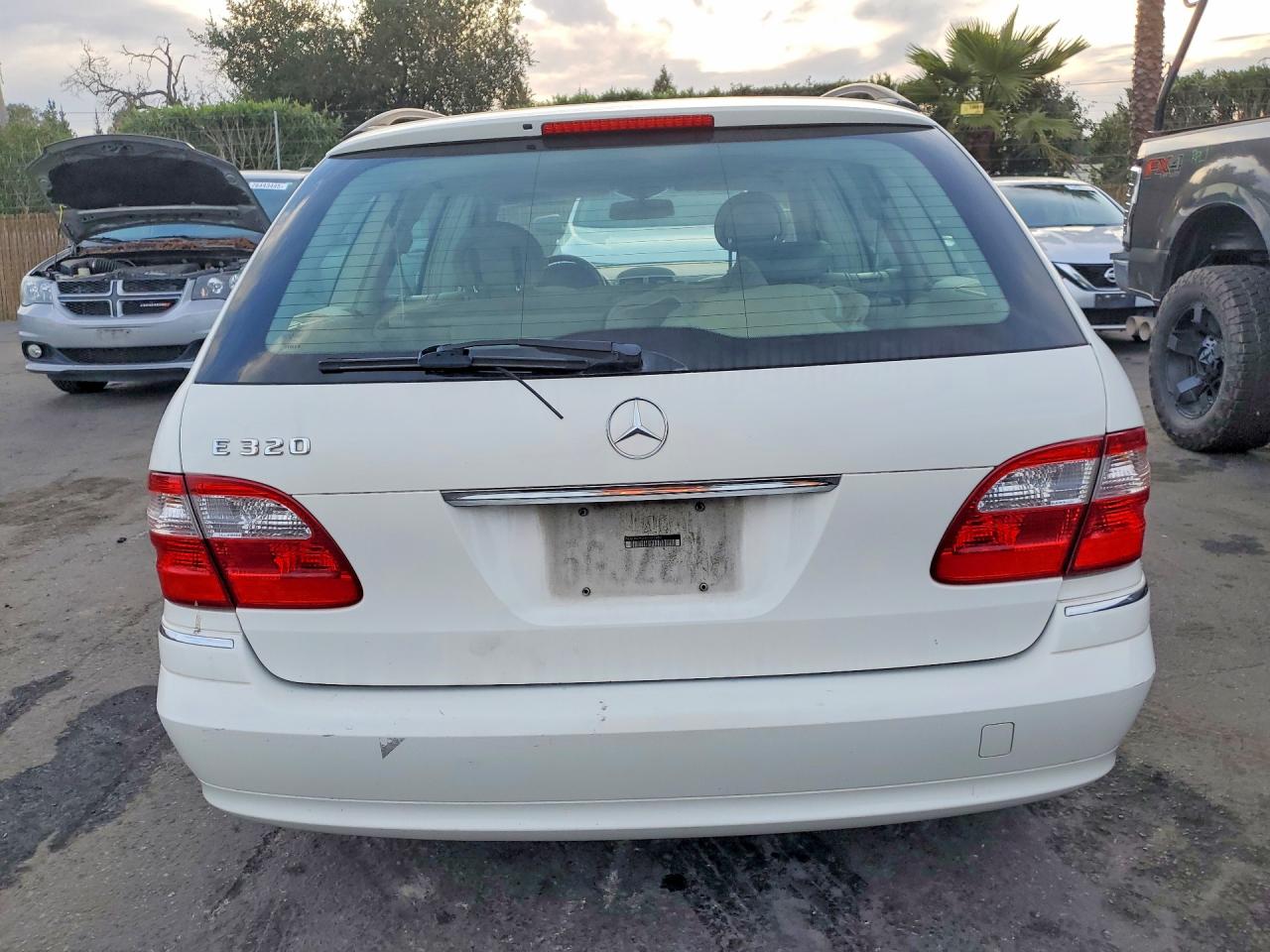 2004 Mercedes-benz E 320 White vin: WDBUH65JX4A481968