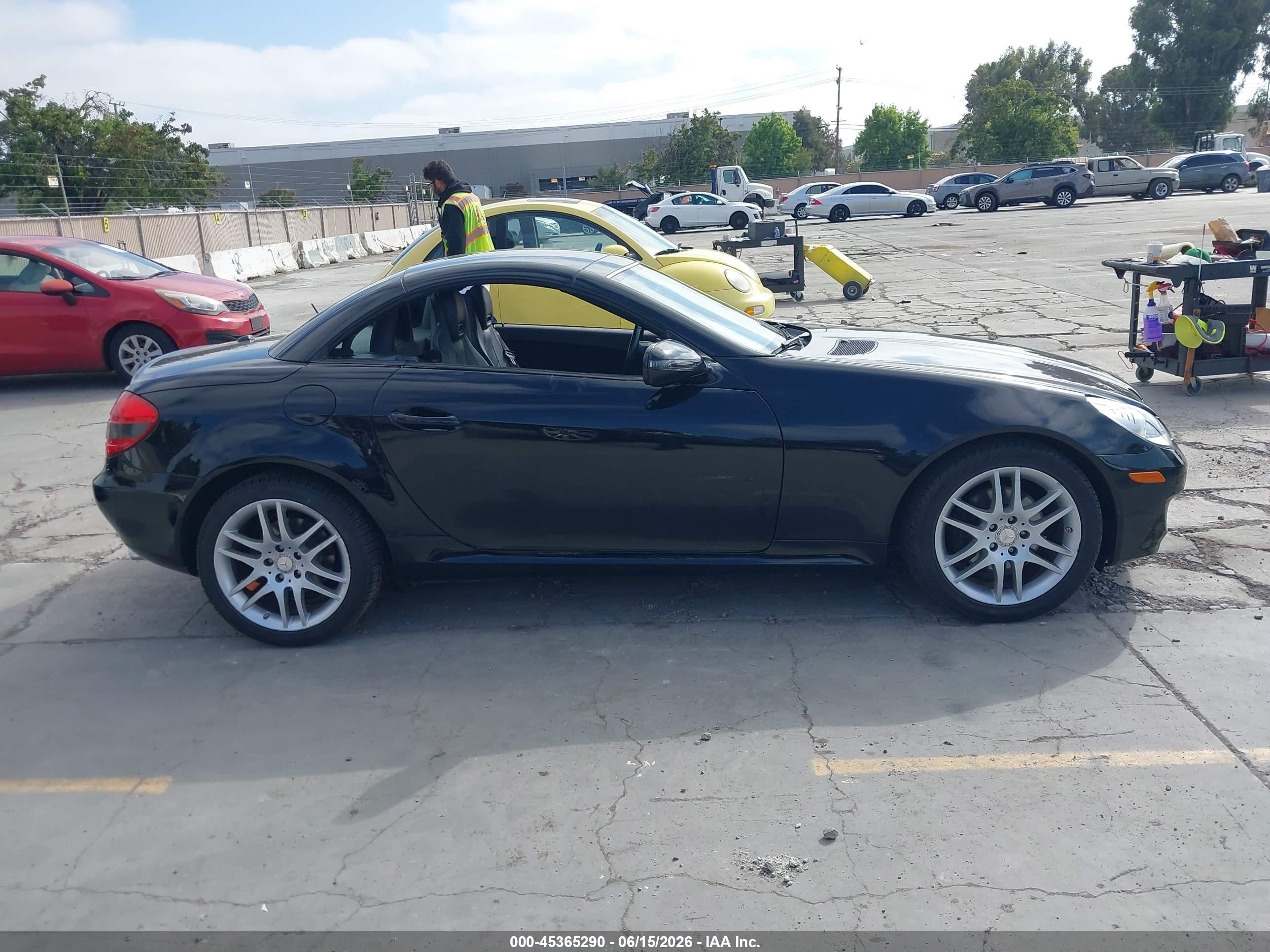 2009 Mercedes-benz Slk 300   Black vin: WDBWK54F09F192528