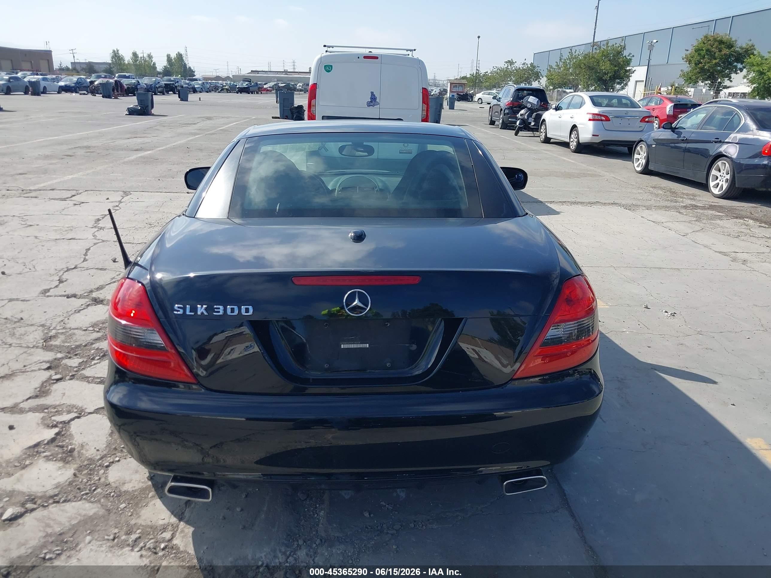 2009 Mercedes-benz Slk 300   Black vin: WDBWK54F09F192528