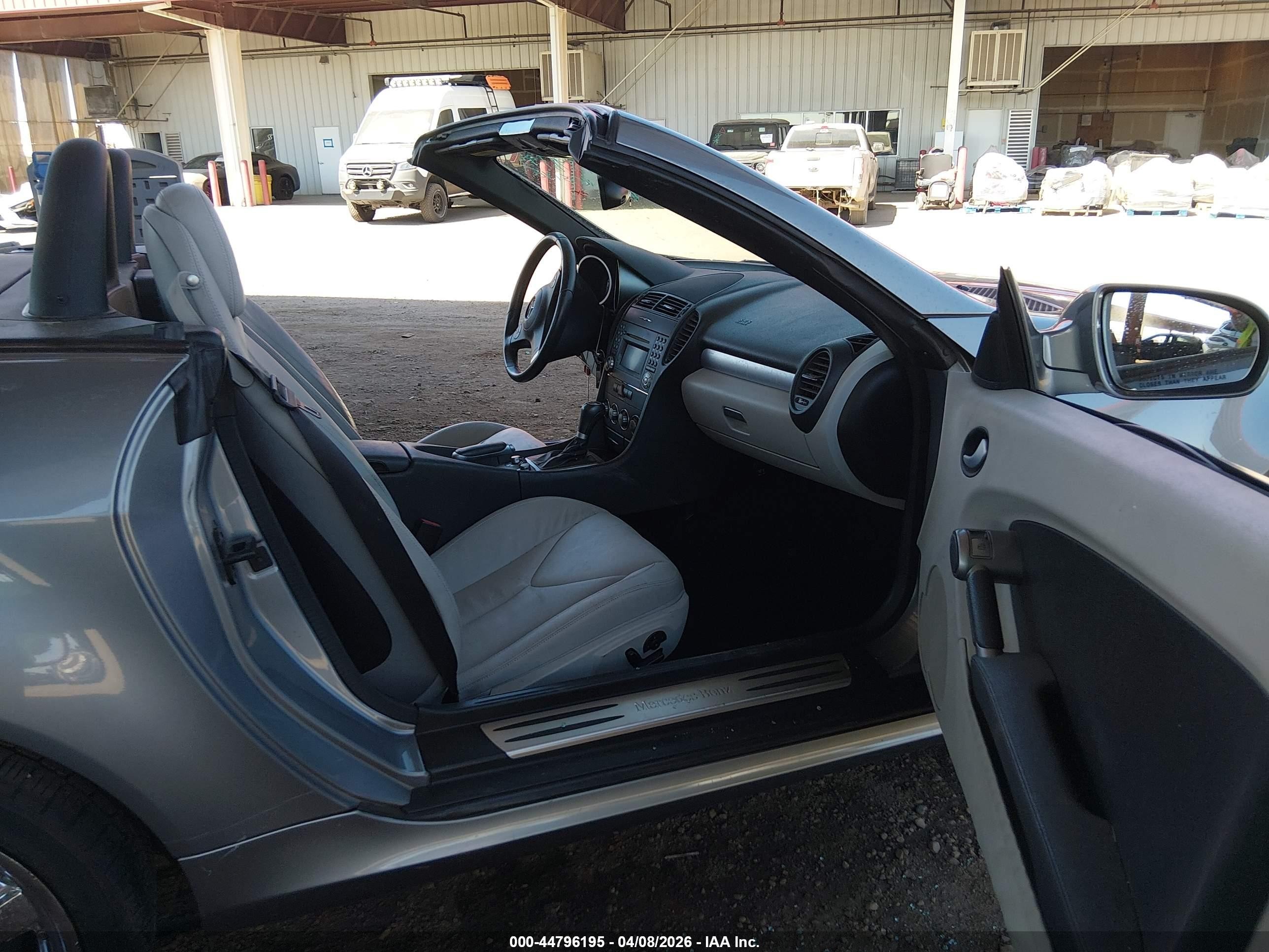 2009 Mercedes-benz Slk 300   Серебряный vin: WDBWK54F29F191008