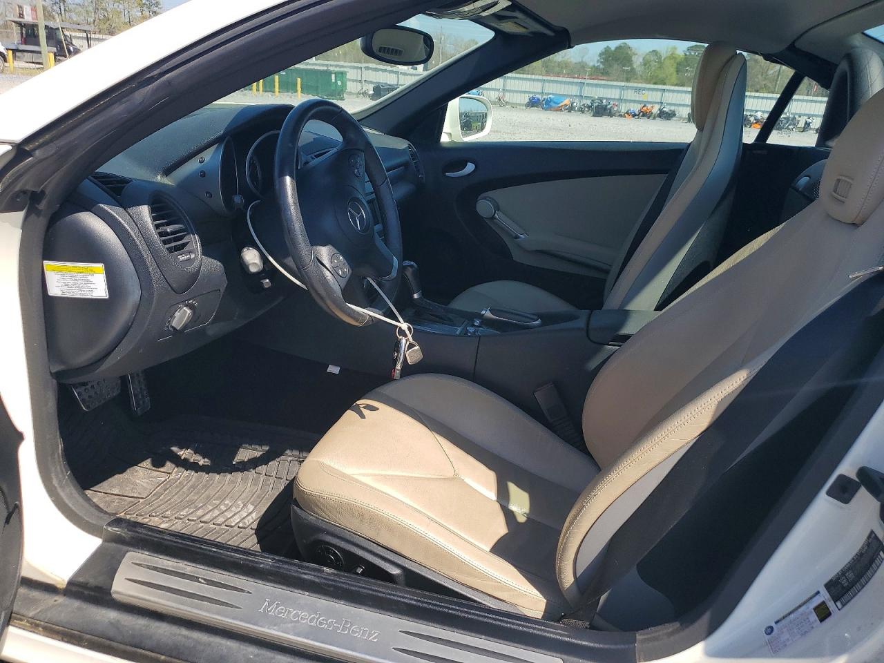 2009 Mercedes-benz Slk 300 White vin: WDBWK54F29F193017