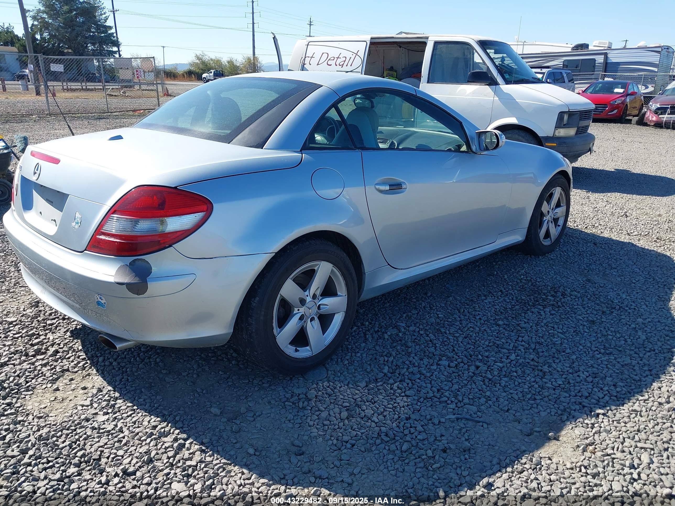 2007 Mercedes-benz Slk 280   Light Blue vin: WDBWK54F37F139920