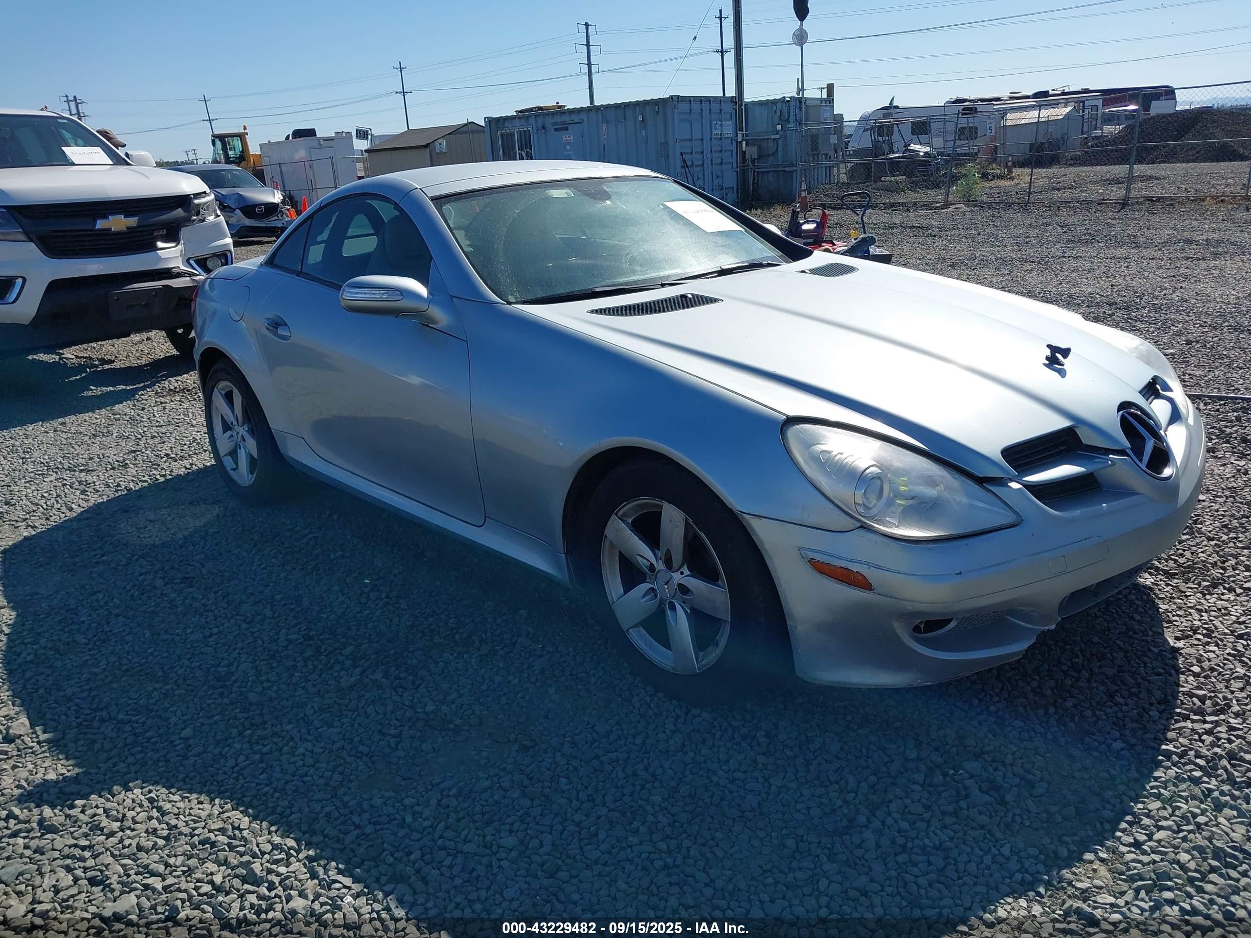 2007 Mercedes-benz Slk 280   Light Blue vin: WDBWK54F37F139920