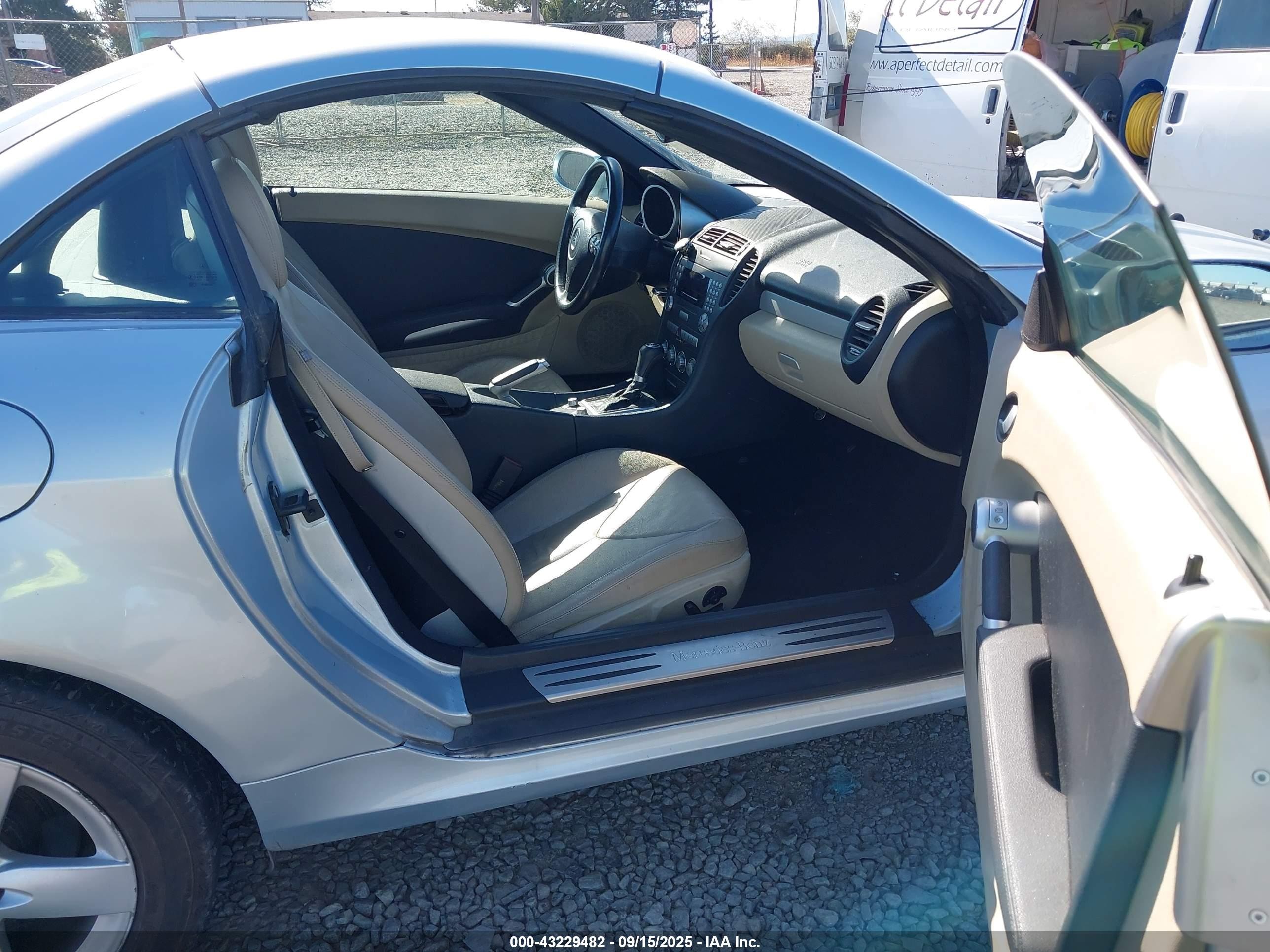 2007 Mercedes-benz Slk 280   Light Blue vin: WDBWK54F37F139920