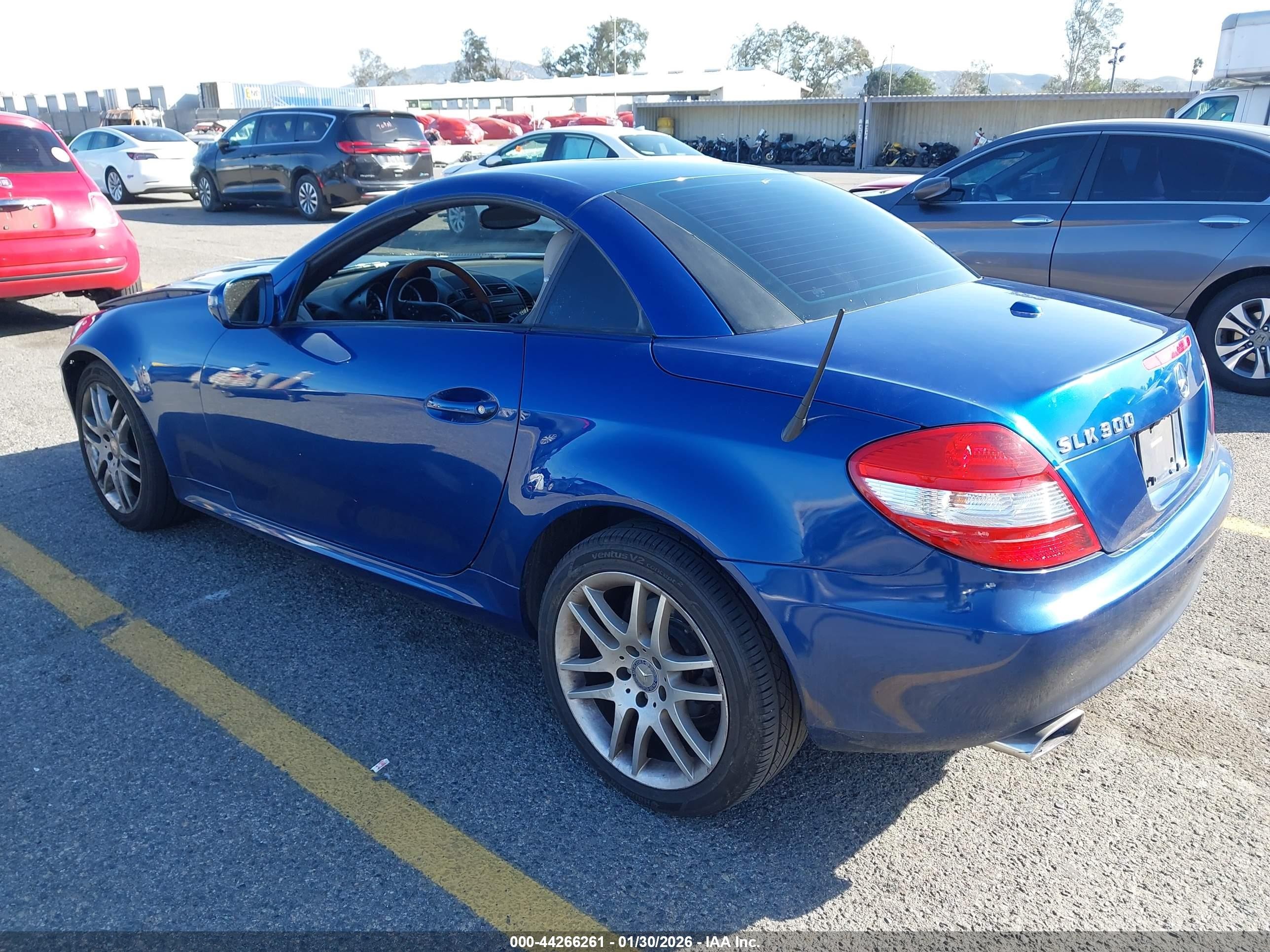 2009 Mercedes-benz Slk 300   Blue vin: WDBWK54F49F209508