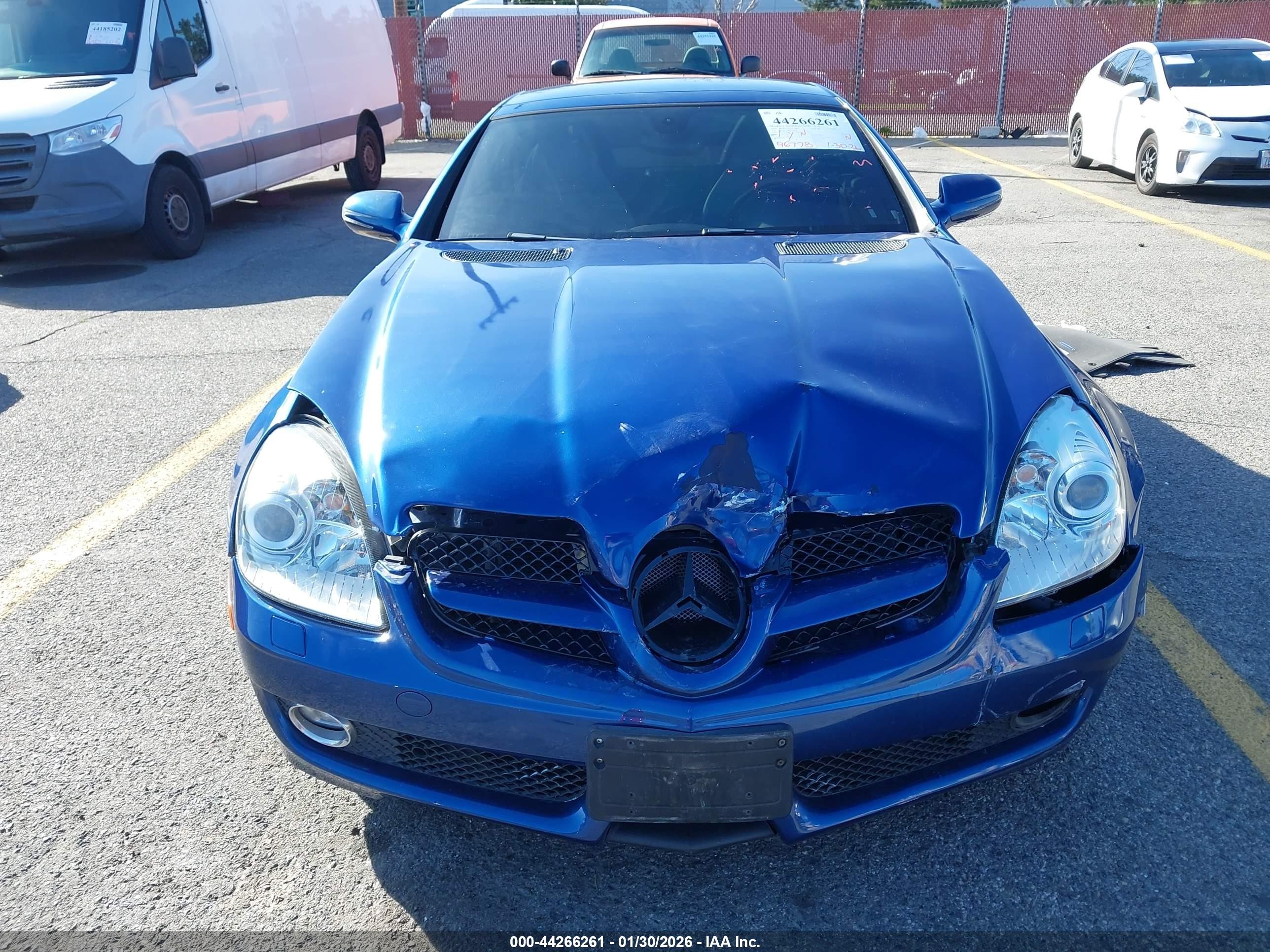 2009 Mercedes-benz Slk 300   Blue vin: WDBWK54F49F209508