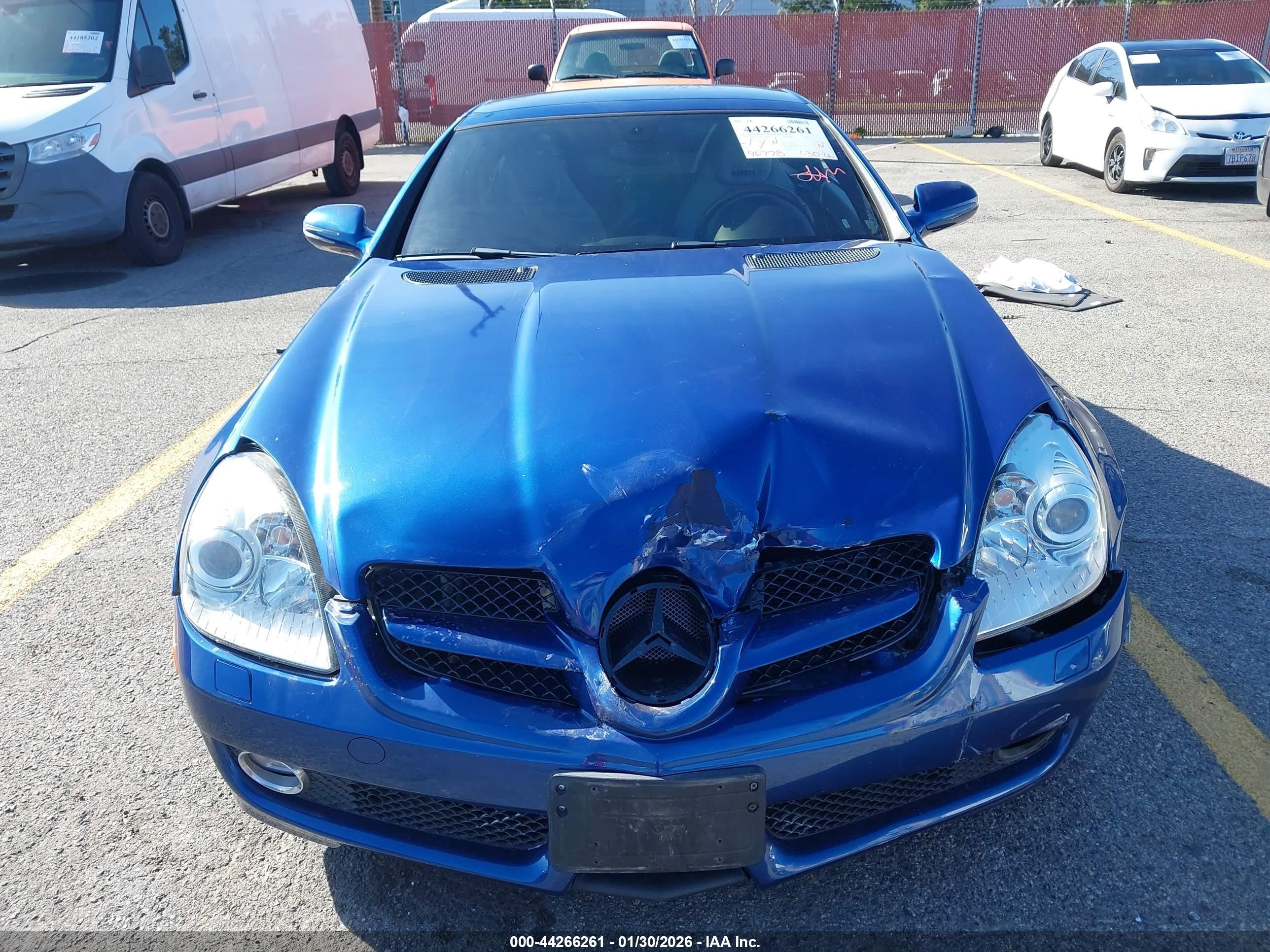 2009 Mercedes-benz Slk 300   Blue vin: WDBWK54F49F209508