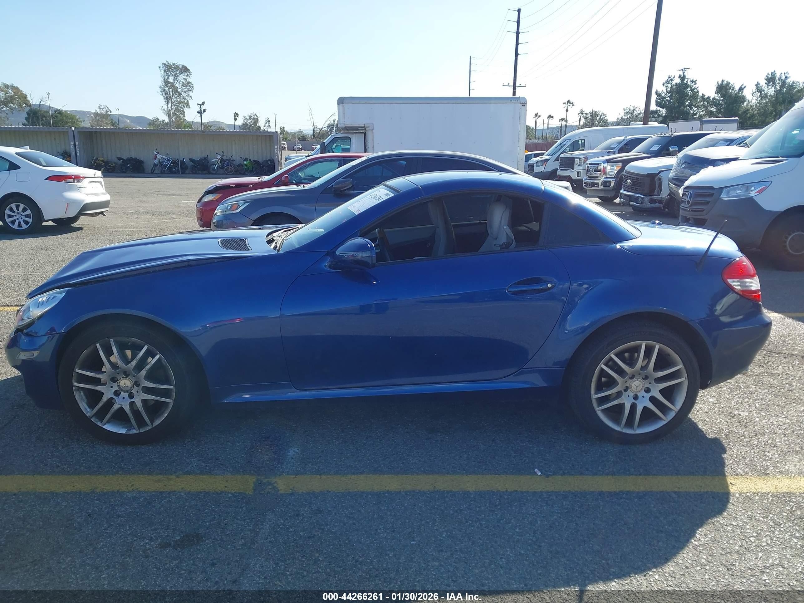2009 Mercedes-benz Slk 300   Blue vin: WDBWK54F49F209508