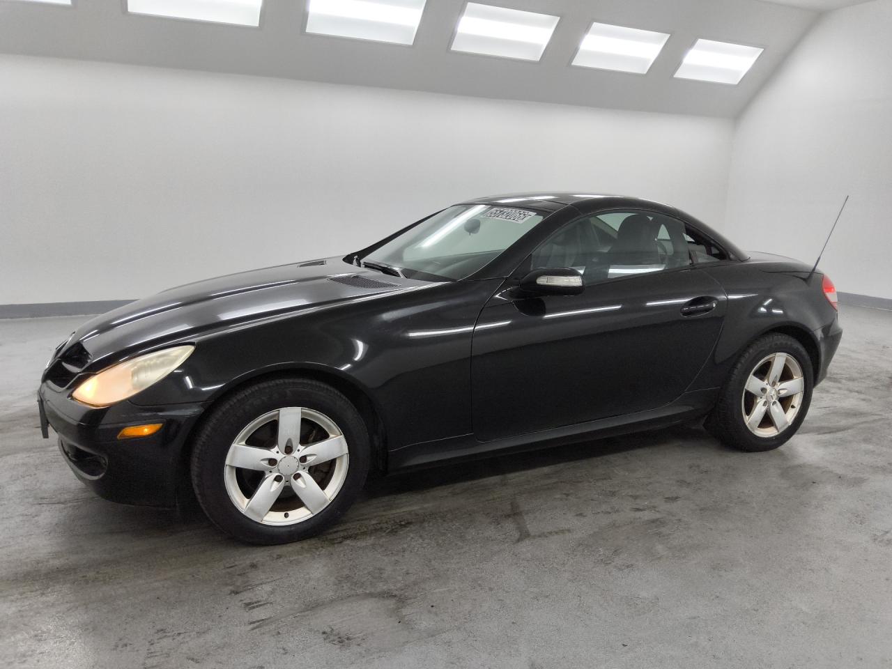 2006 Mercedes-benz Slk 280 Black vin: WDBWK54F56F124897 Damage: Left Qtr Glass, Broken, Replacement Required