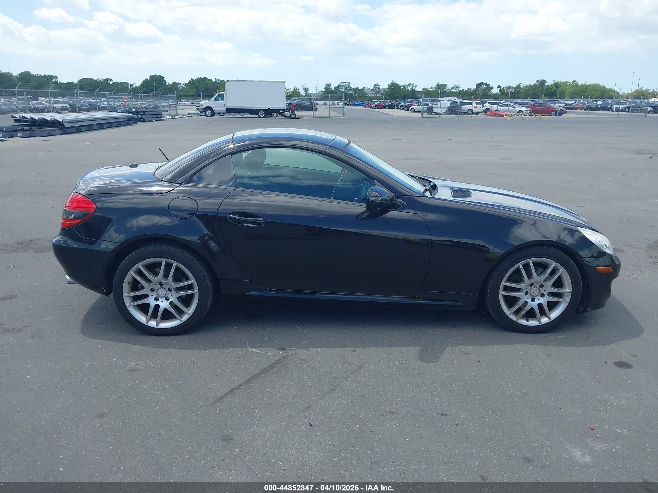 2009 Mercedes-benz Slk 300   Black vin: WDBWK54F59F215012