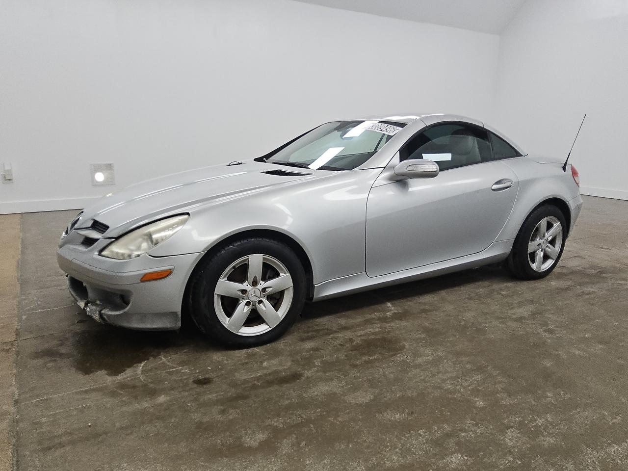 2006 Mercedes-benz Slk 280 Silver vin: WDBWK54F66F129591 Damage: Left Rear Tire, Worn, Replacement Required