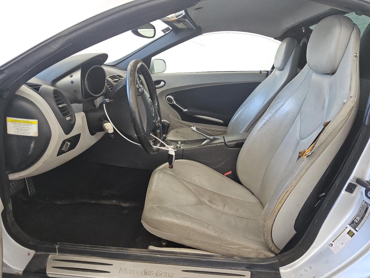 2006 Mercedes-benz Slk 280 Silver vin: WDBWK54F66F129591 Damage: Left Front Seat Back, Torn, 8 To 9 Inches