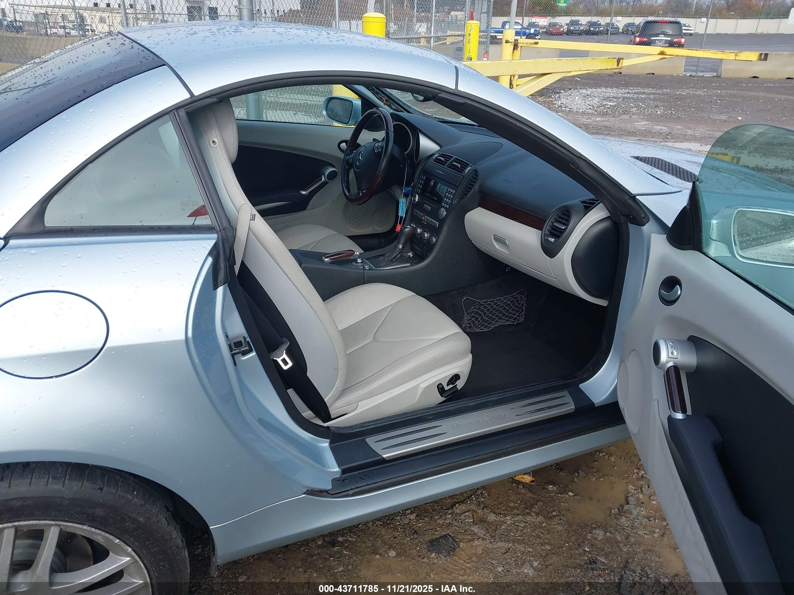 2007 Mercedes-benz Slk 280   Light Blue vin: WDBWK54F67F148725