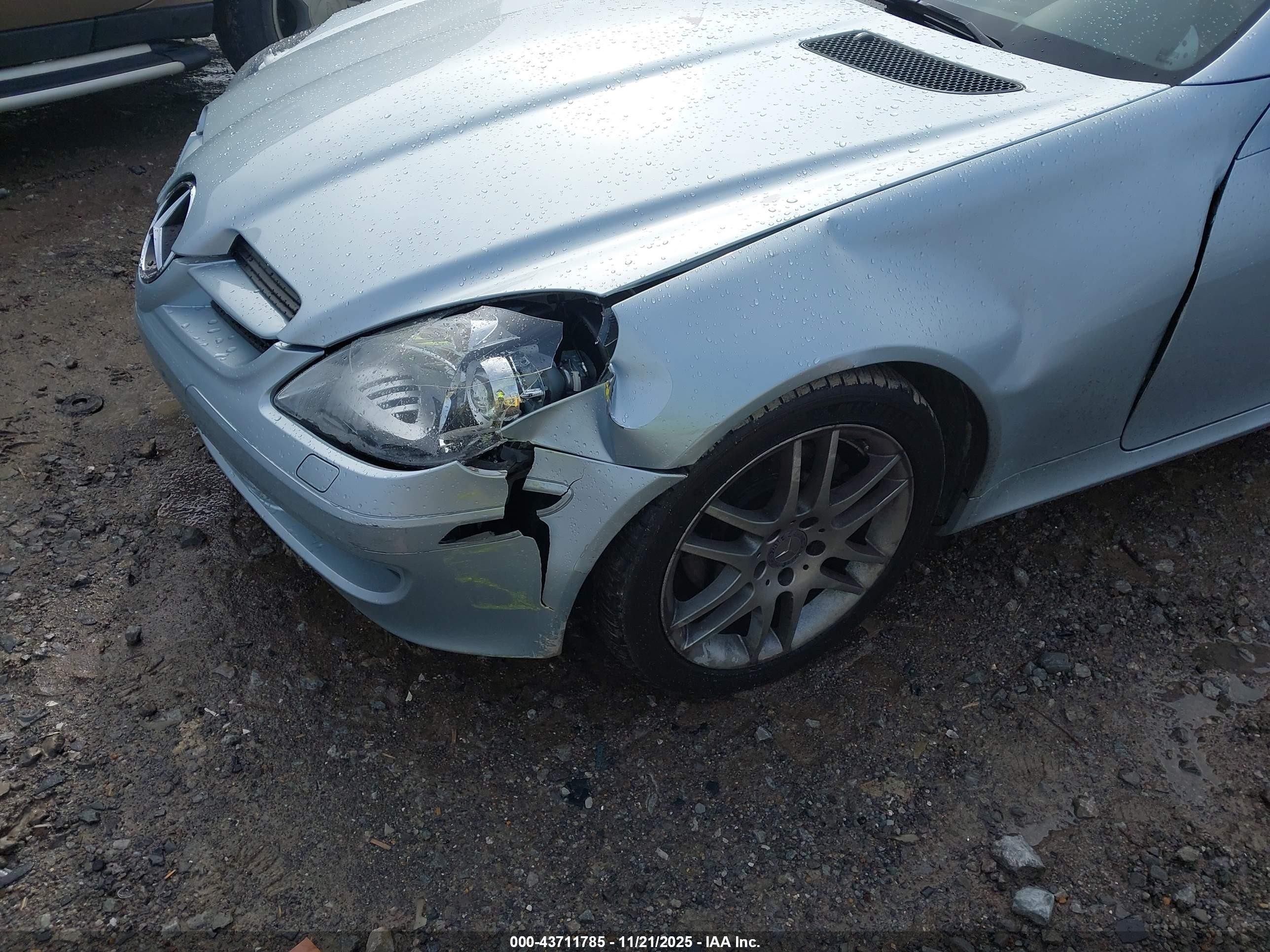 2007 Mercedes-benz Slk 280   Light Blue vin: WDBWK54F67F148725