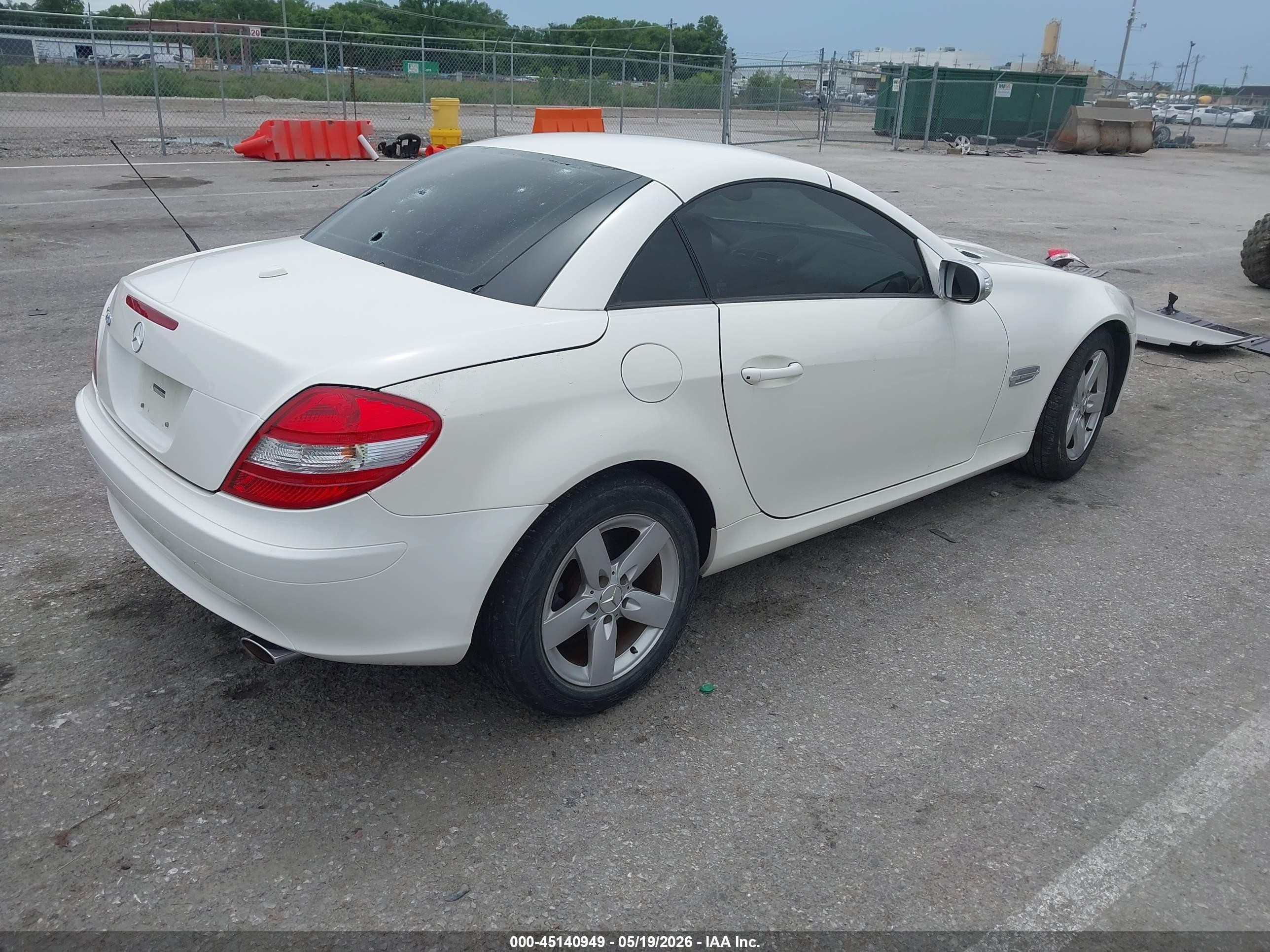 2007 Mercedes-benz Slk 280   White vin: WDBWK54F87F137497