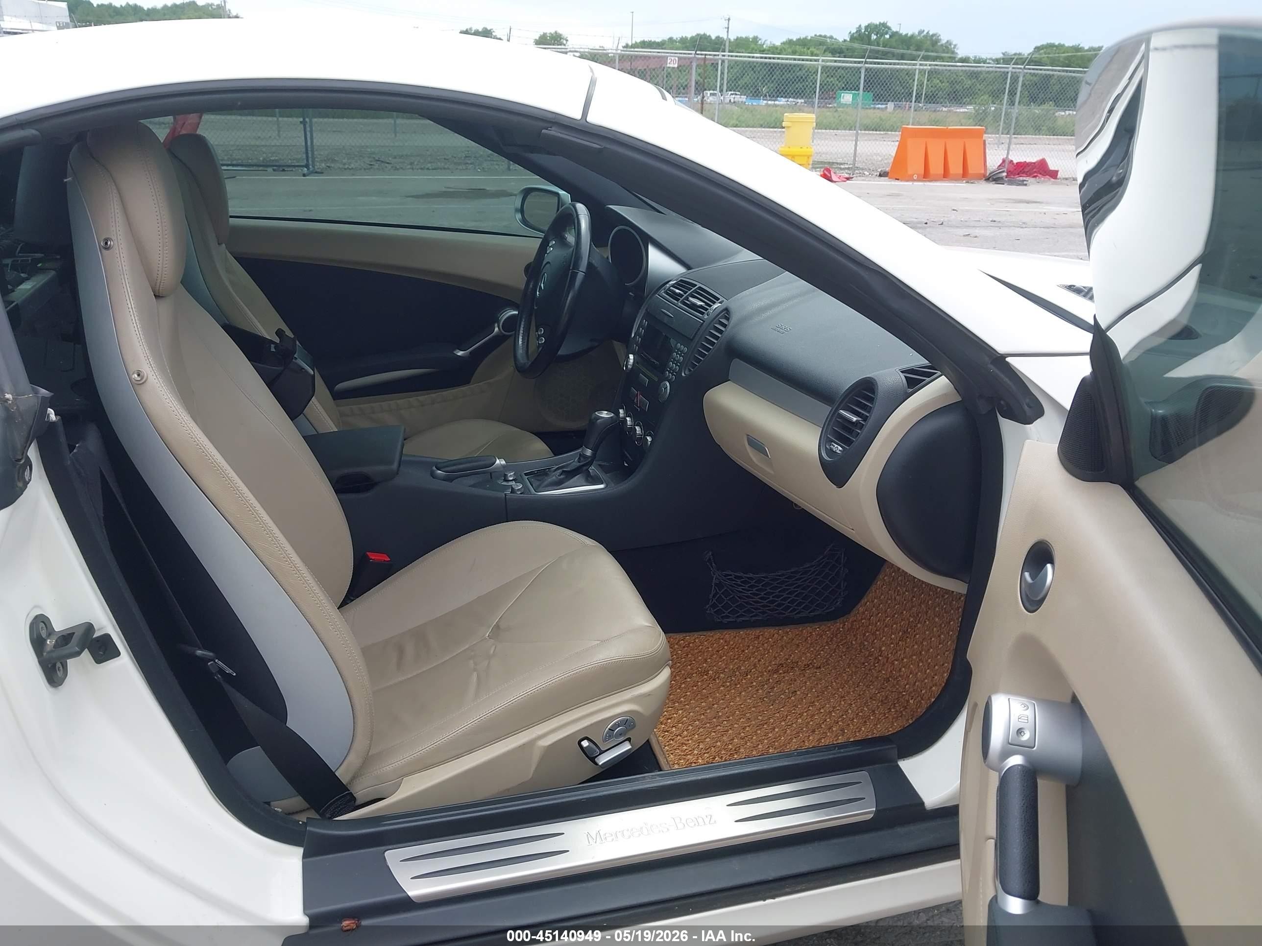 2007 Mercedes-benz Slk 280   White vin: WDBWK54F87F137497