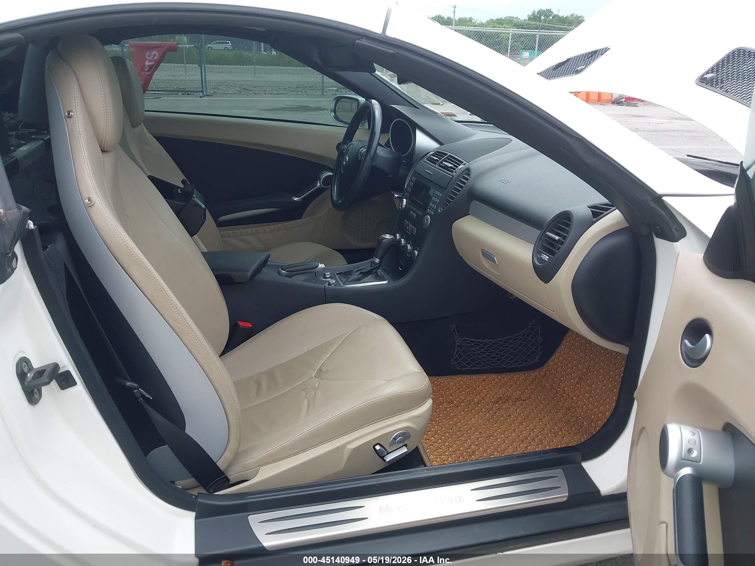 2007 Mercedes-benz Slk 280   White vin: WDBWK54F87F137497