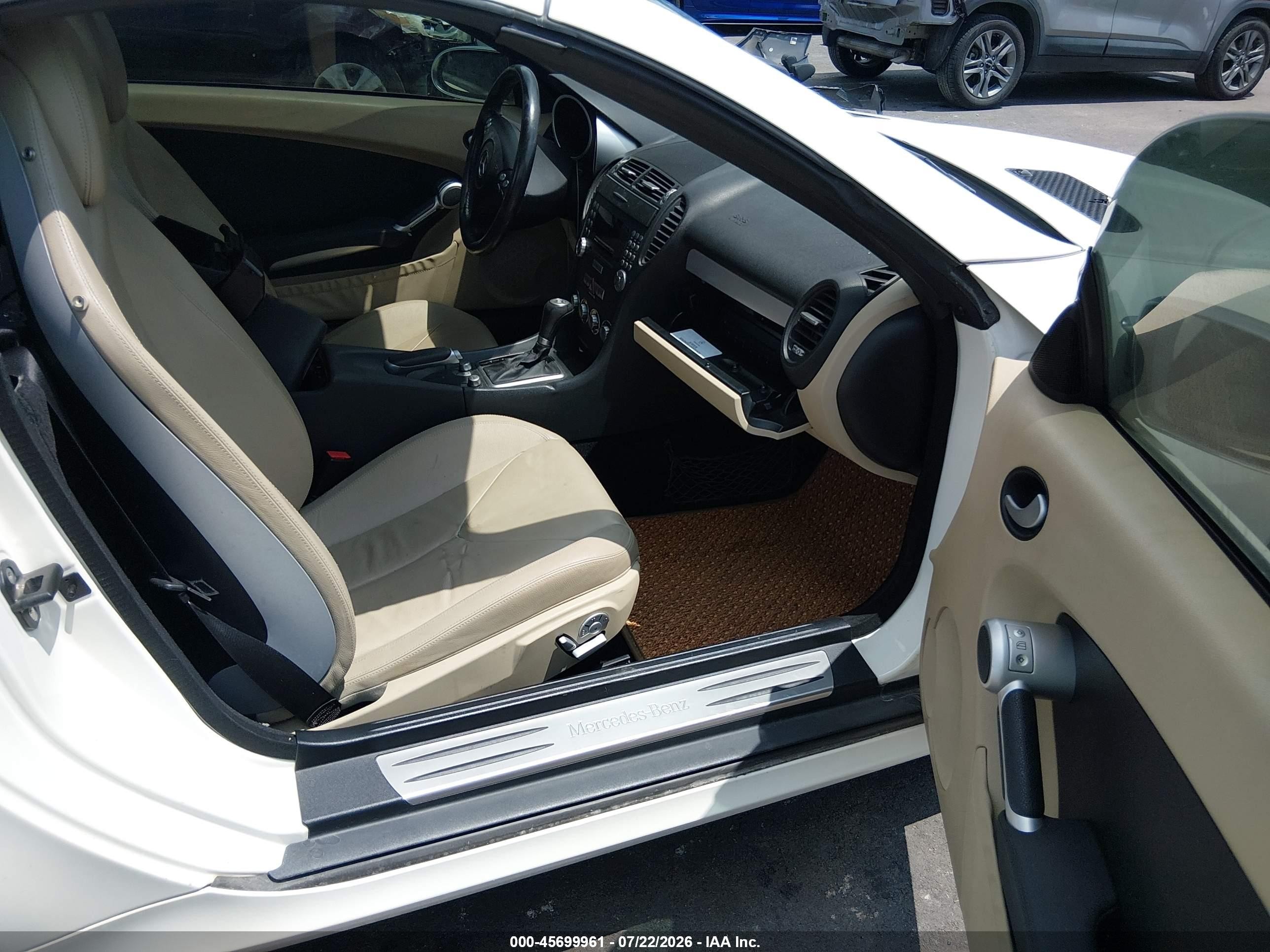 2007 Mercedes-benz Slk 280   White vin: WDBWK54F87F137497