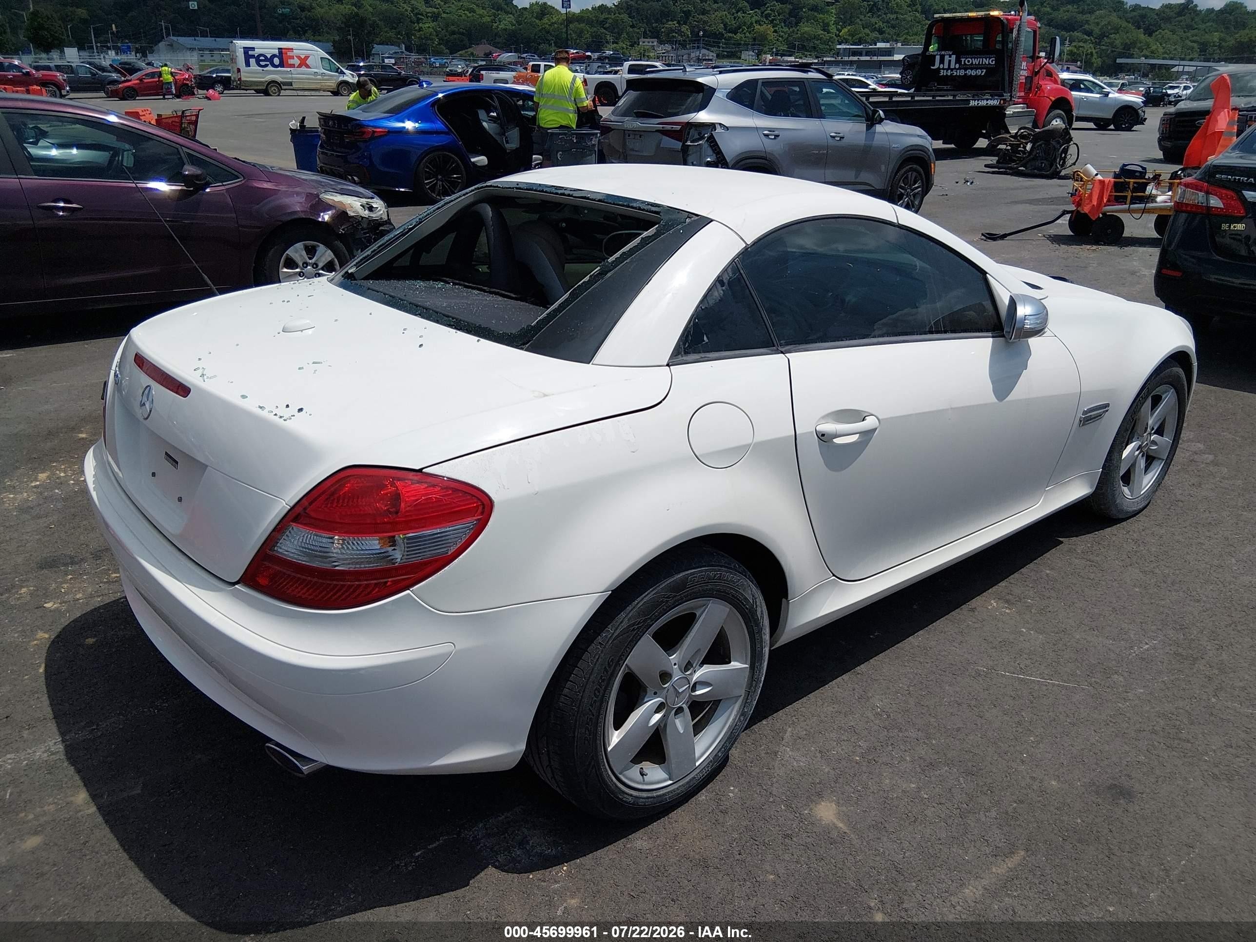 2007 Mercedes-benz Slk 280   White vin: WDBWK54F87F137497