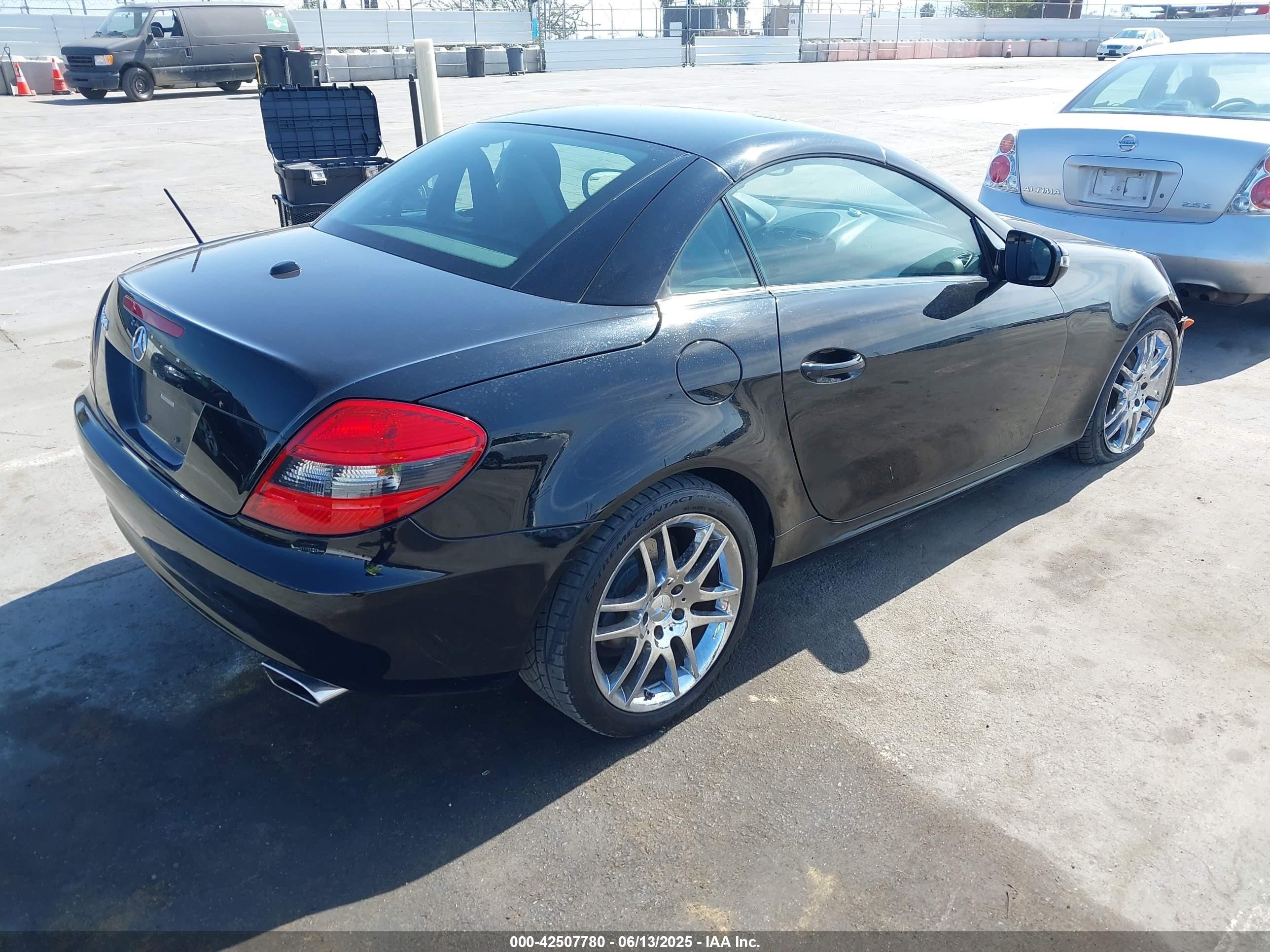2009 Mercedes-benz Slk 300   Black vin: WDBWK54F99F190244