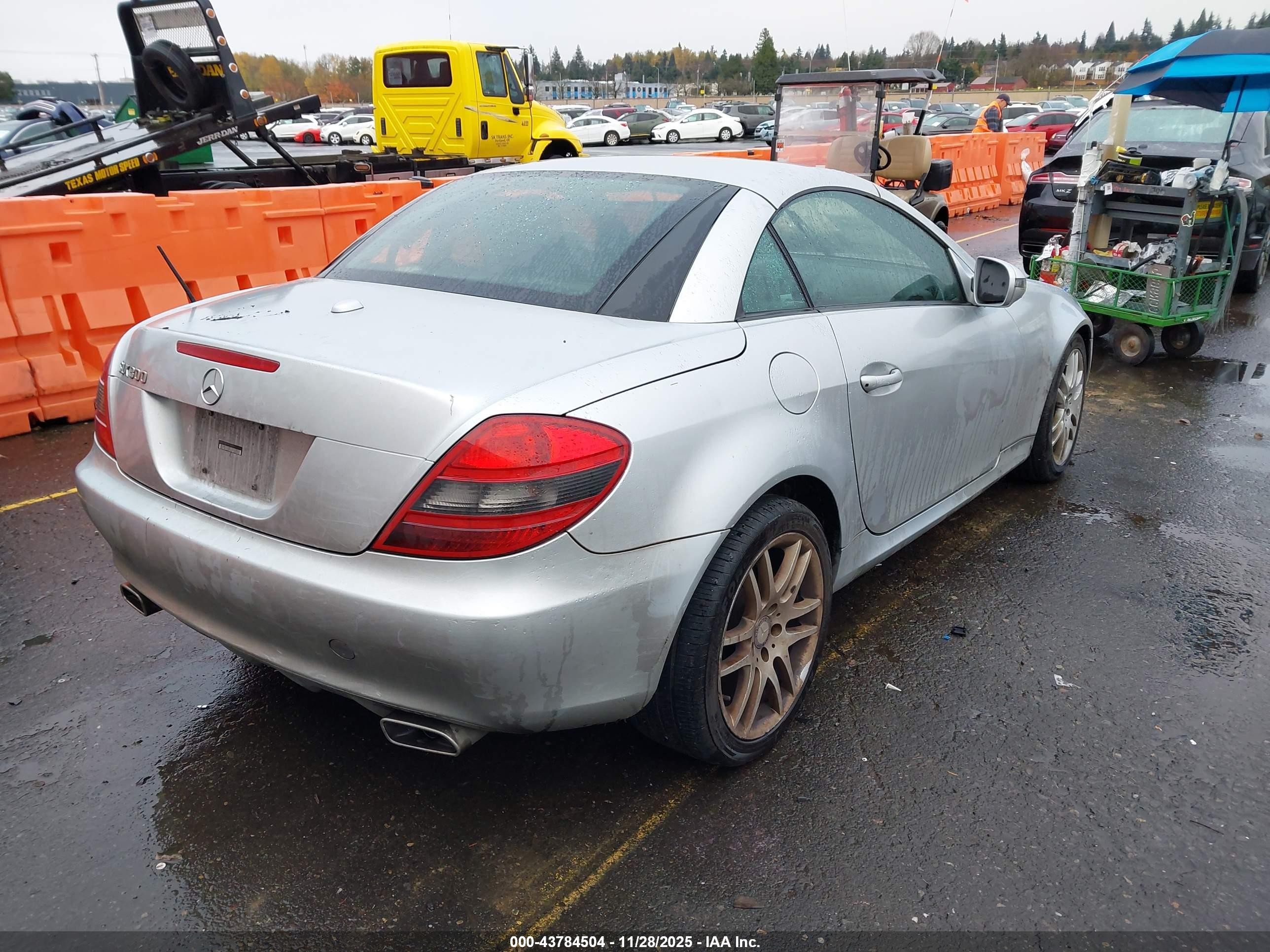 2009 Mercedes-benz Slk 300   Silver vin: WDBWK54F99F192527