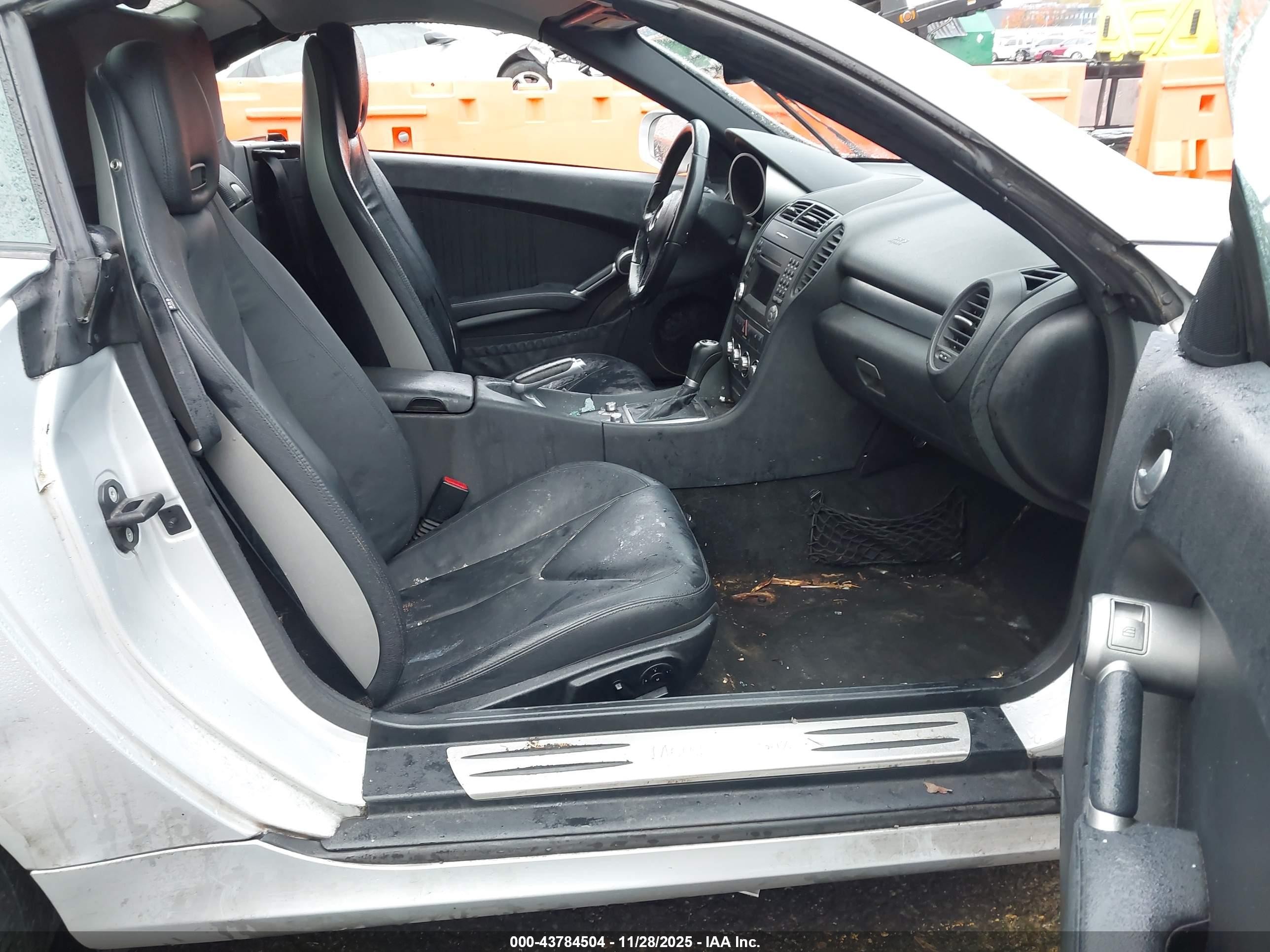 2009 Mercedes-benz Slk 300   Silver vin: WDBWK54F99F192527