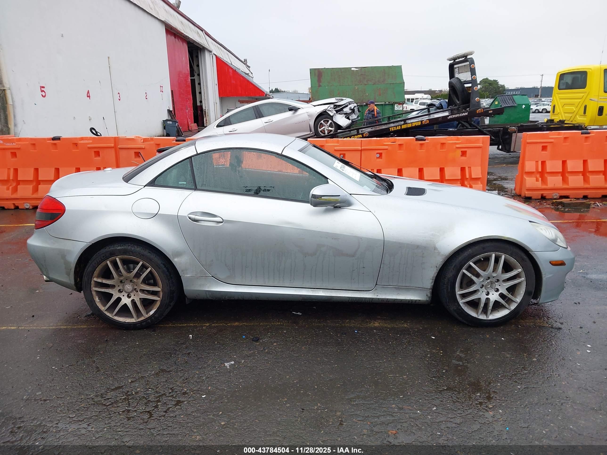 2009 Mercedes-benz Slk 300   Silver vin: WDBWK54F99F192527