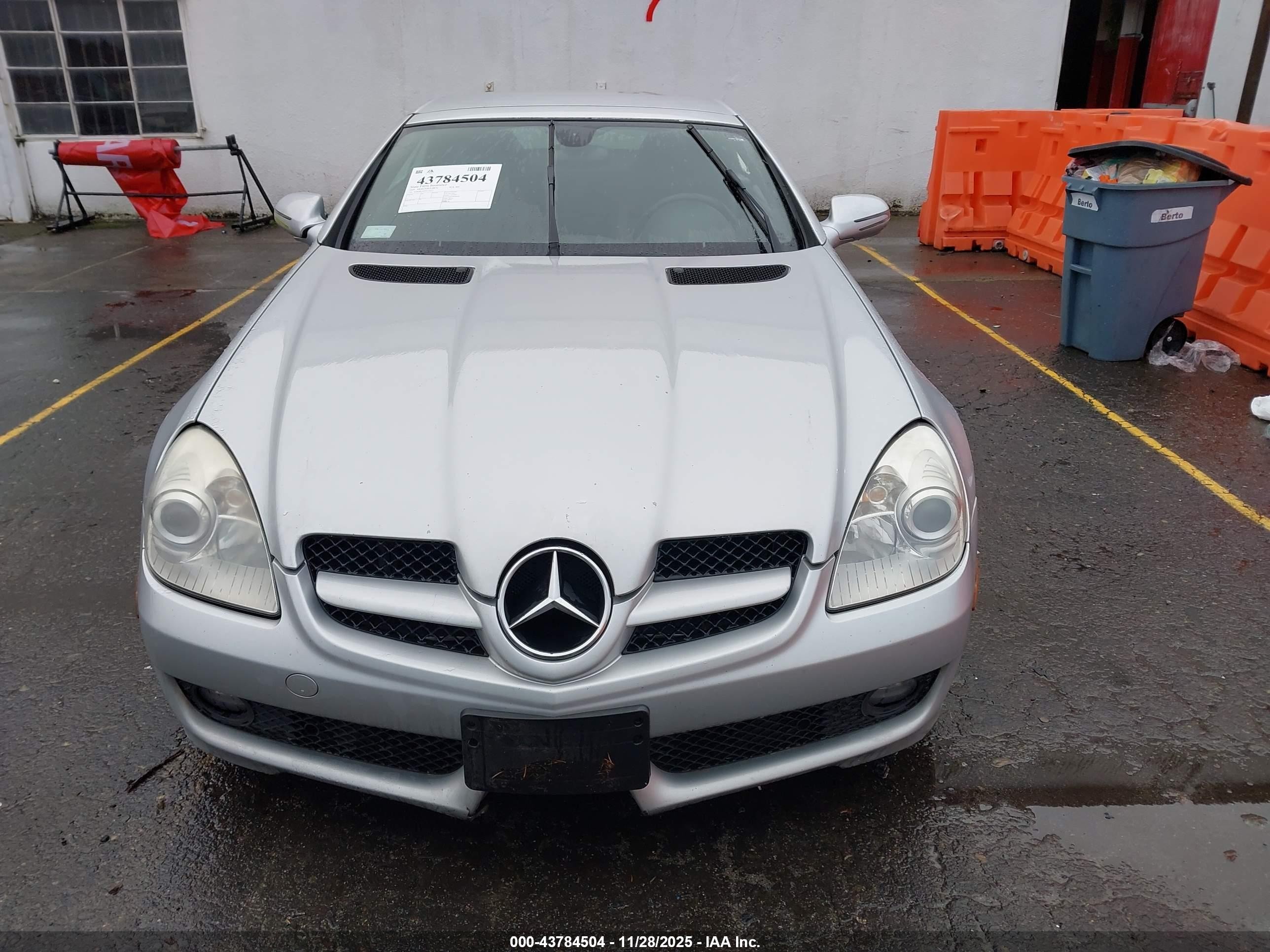 2009 Mercedes-benz Slk 300   Silver vin: WDBWK54F99F192527