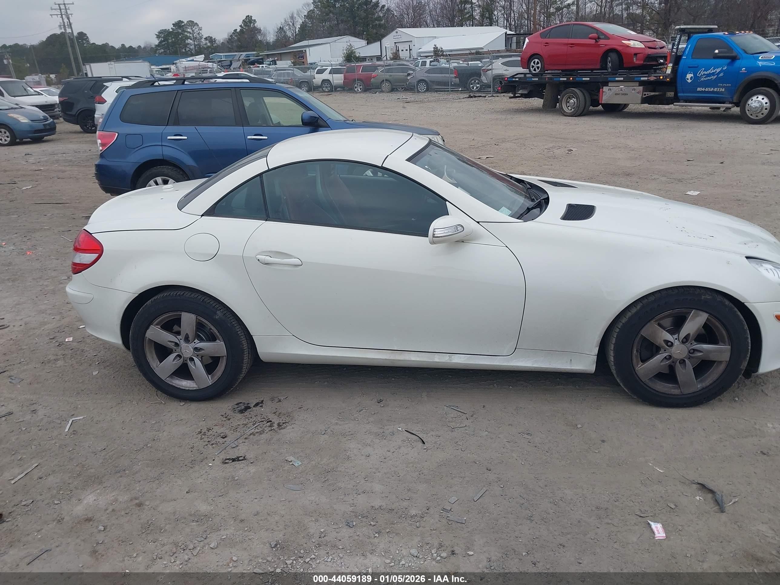2008 Mercedes-benz Slk 280   White vin: WDBWK54FX8F184242
