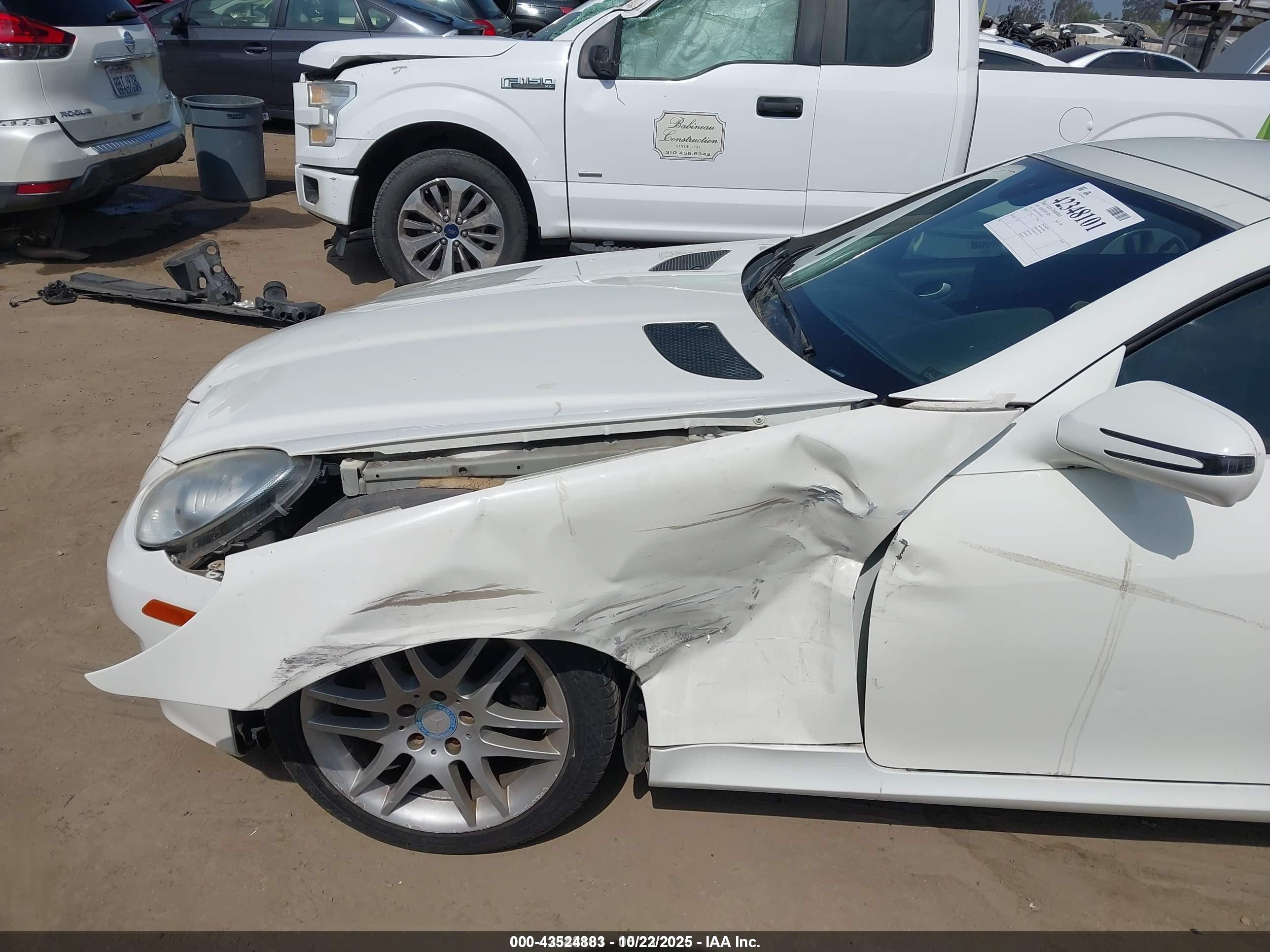 2009 Mercedes-benz Slk 300   White vin: WDBWK54FX9F192410
