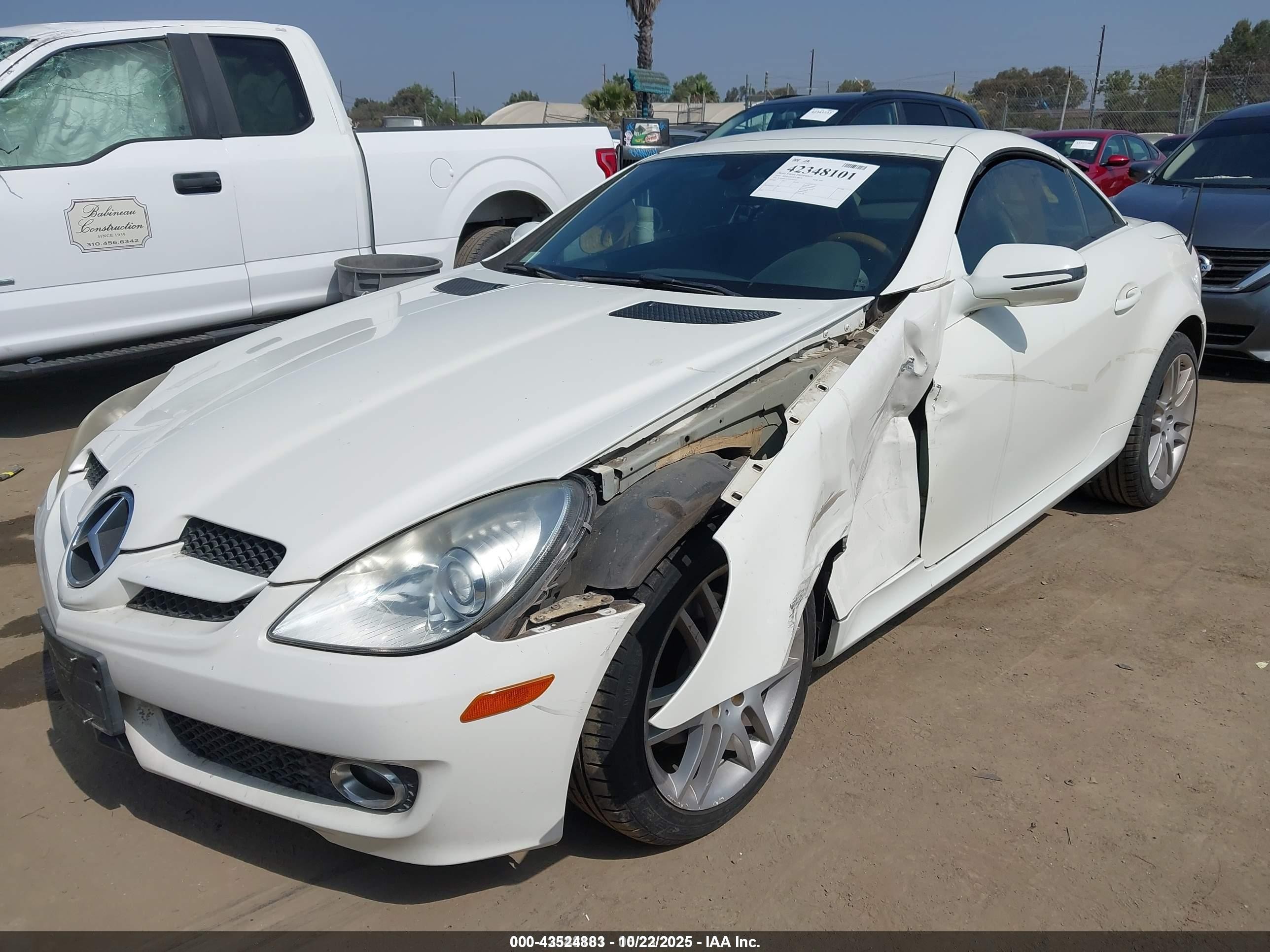 2009 Mercedes-benz Slk 300   White vin: WDBWK54FX9F192410
