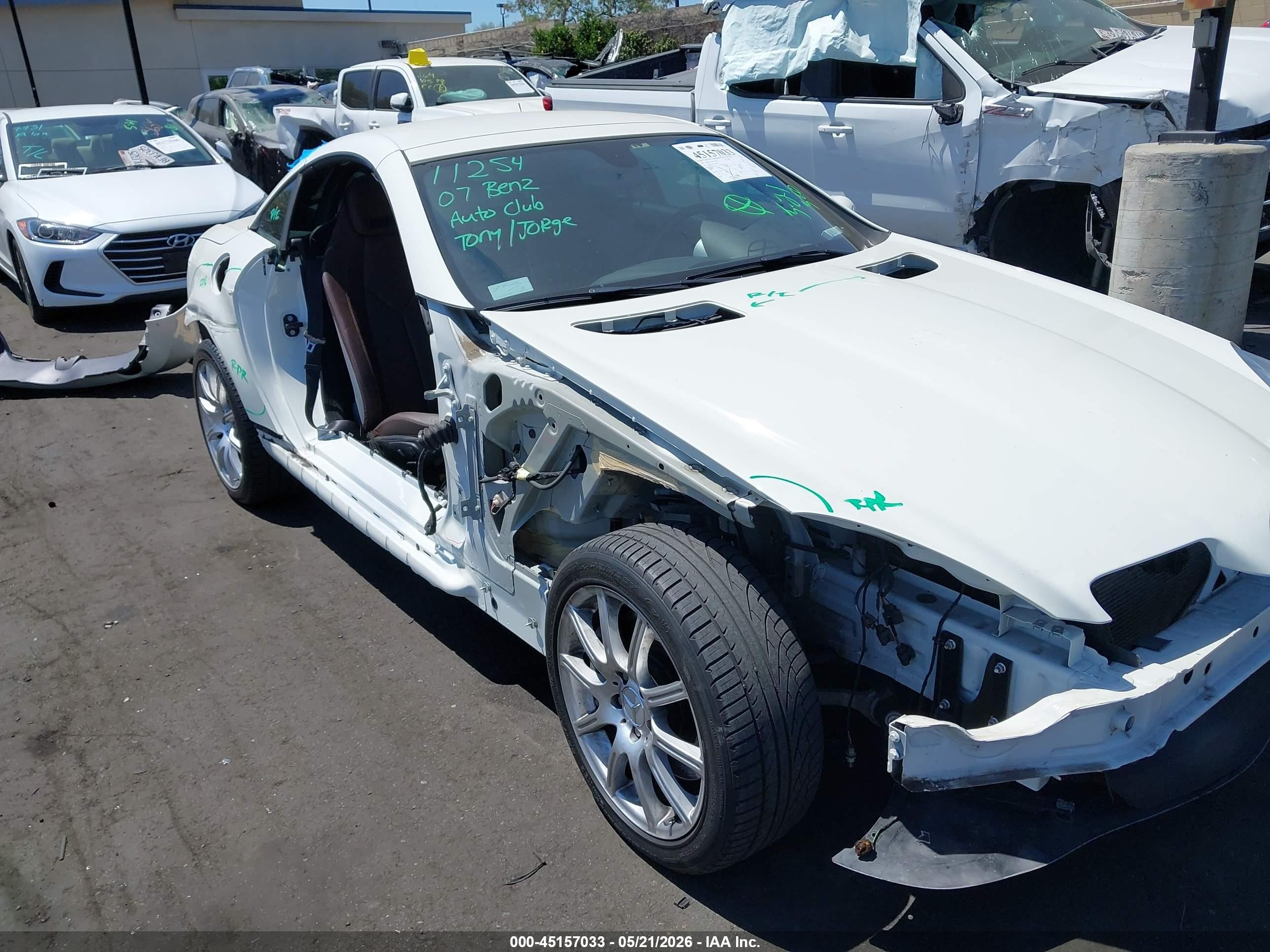2007 Mercedes-benz Slk 350   White vin: WDBWK56F07F160687