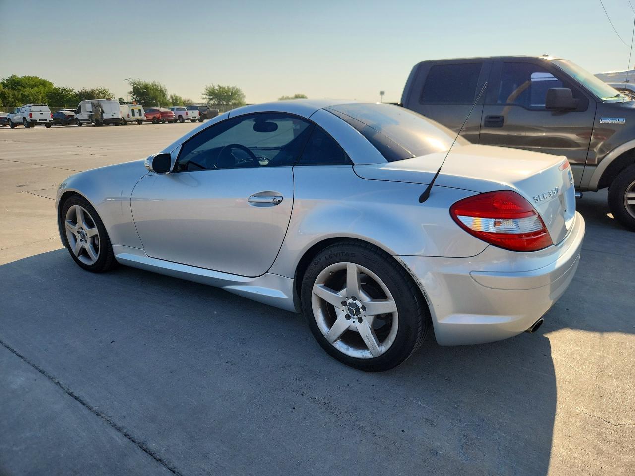 2005 Mercedes-benz Slk 350 Silver vin: WDBWK56F15F030060